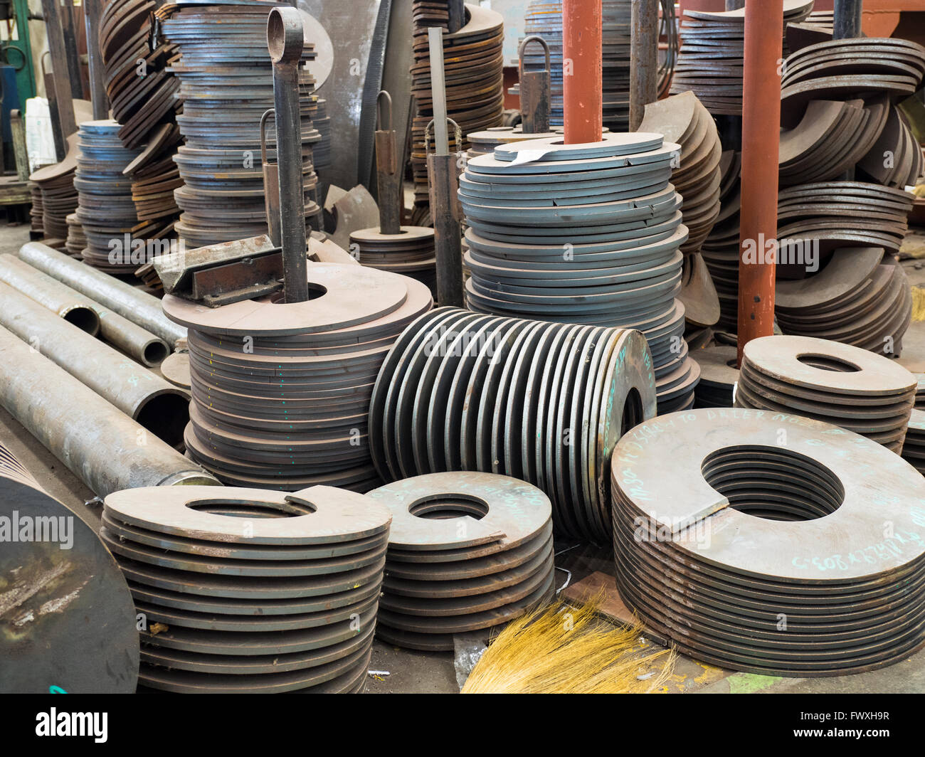 Stahlteile in einer mechanischen Werkstatt. Stockfoto
