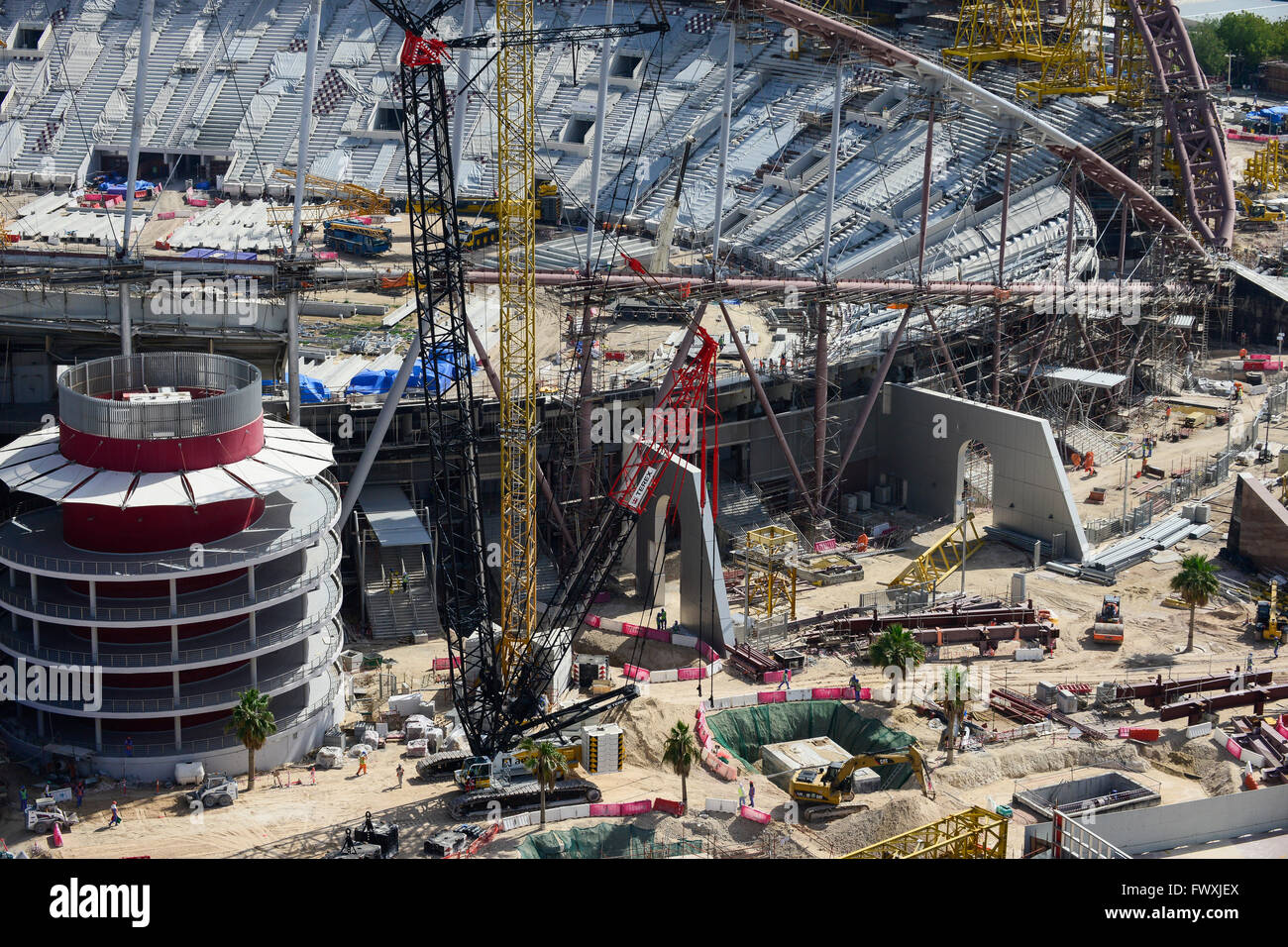 Katar, Doha, Baustelle Khalifa International Stadium für die FIFA Fussball-Weltmeisterschaft 2022, gebaut von Auftragnehmer Midmac und Sixt Vertrag / KATAR, Doha, Tenebra Khalifa International Stadium Fuer sterben FIFA Fussballweltmeisterschaft 2022 Stockfoto