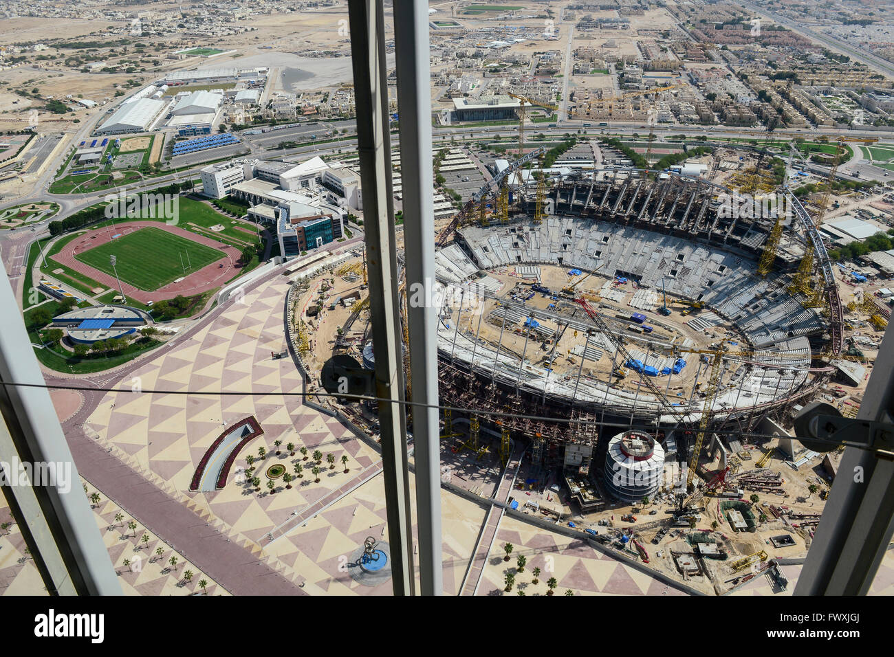 Katar, Doha, Baustelle Khalifa International Stadium für die FIFA Fussball-Weltmeisterschaft 2022, gebaut von Auftragnehmer Midmac und Sixt Vertrag / KATAR, Doha, Tenebra Khalifa International Stadium Fuer sterben FIFA Fussballweltmeisterschaft 2022 Stockfoto