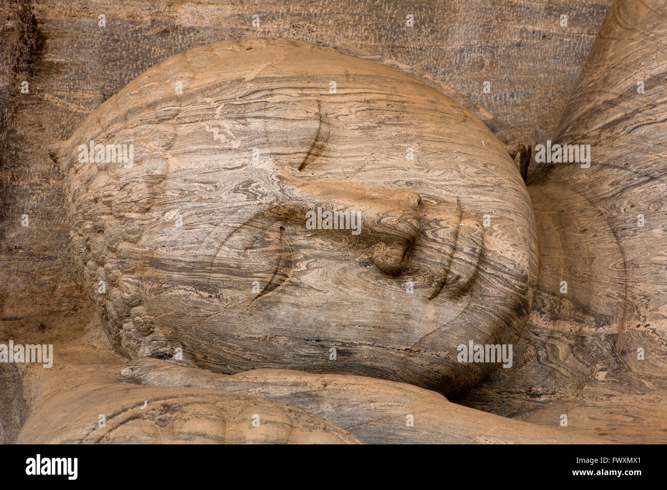 Sri Lanka, Polonnaruwa, Gal Vihara, Kopf des liegenden Buddha ruht auf geschnitzten Kissen Stockfoto