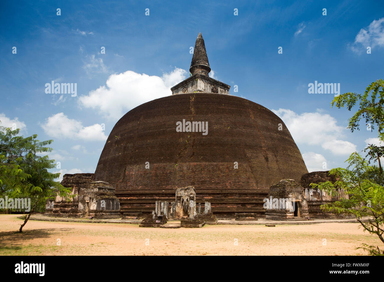 Sri Lanka, Polonnaruwa, Rankoth Vihara (Rankoth Vehera) Dagoba, die Gold Pinnacled Stupa Stockfoto