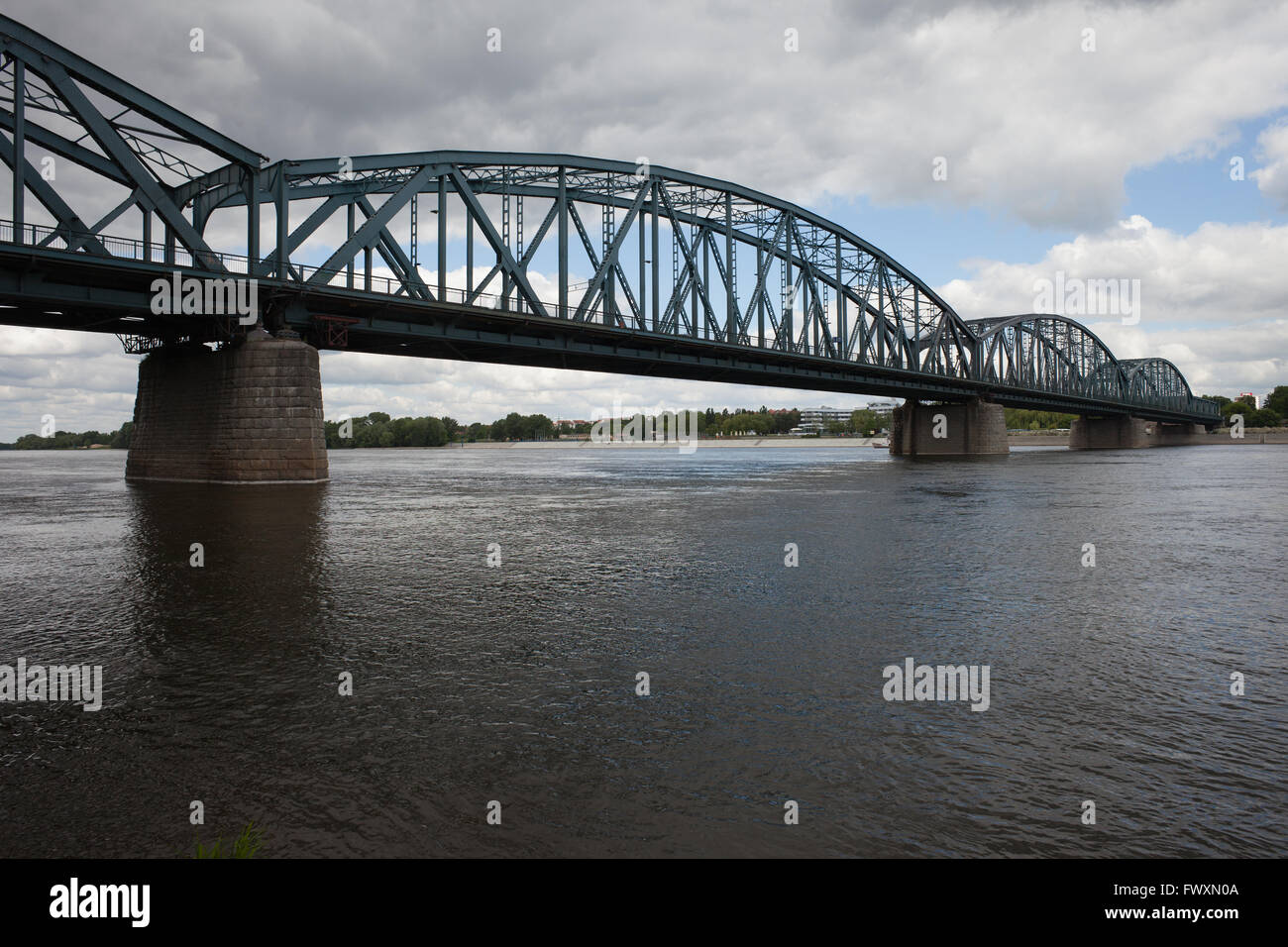 Piłsudski-Brücke (Jozefa Pilsudskiego) über Weichsel in Torun, Polen Stockfoto