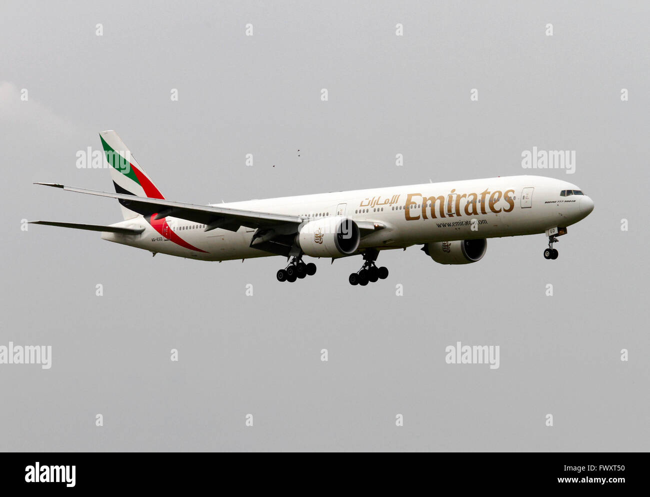 Emirates Airlines, Boeing 777-300 am Flughafen Linate, Mailand, Italien Stockfoto