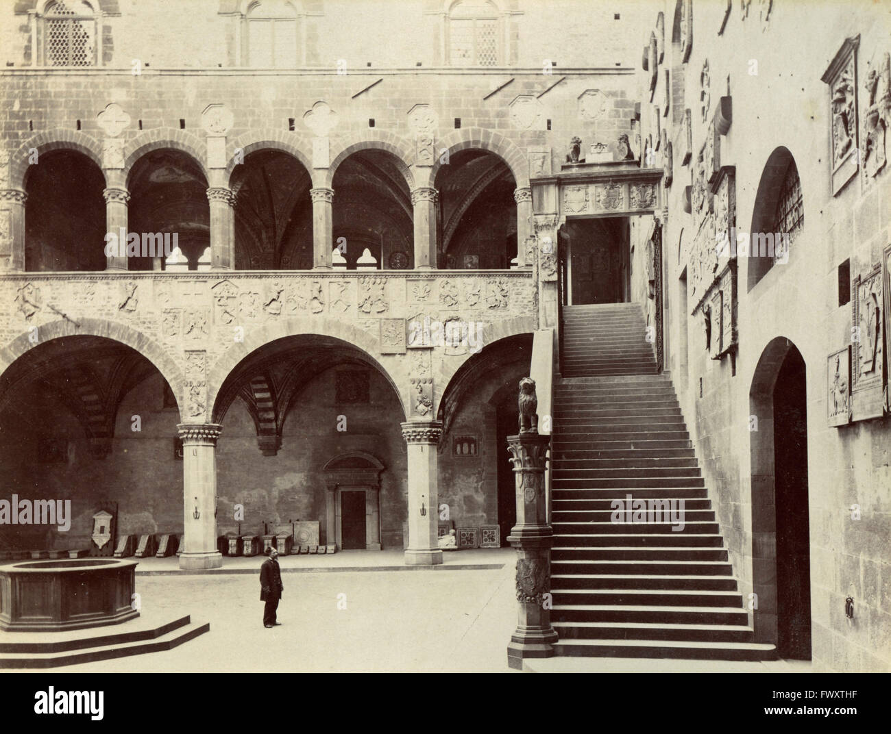 Hof des Palazzo del Podestà und Bargello, Florenz, Italien