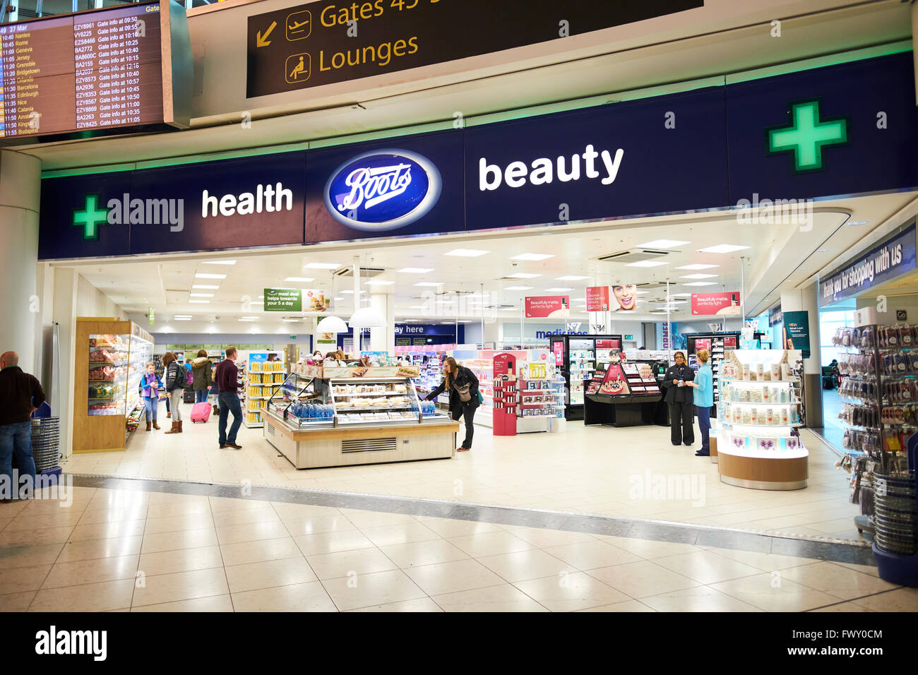 Gesundheit und Schönheit Gatwick Flughafen Duty Free Shop Nord Terminal West Sussex London UK-Stiefel Stockfoto