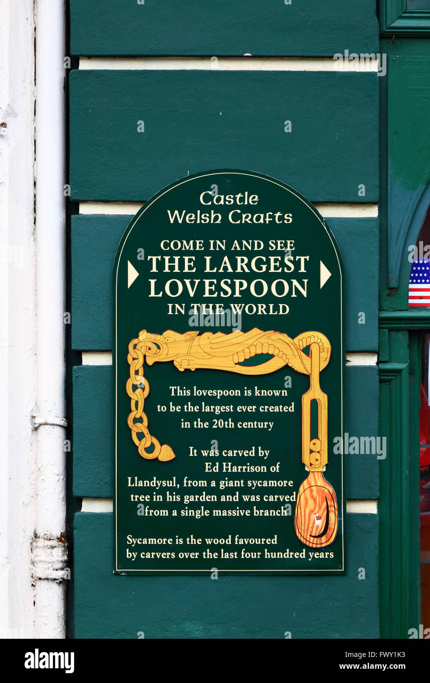 Zeichen der weltweit größten Lovespoon an der Souvenir-Shop, Werbung South Glamorgan, Wales, Cardiff, Vereinigtes Königreich Stockfoto