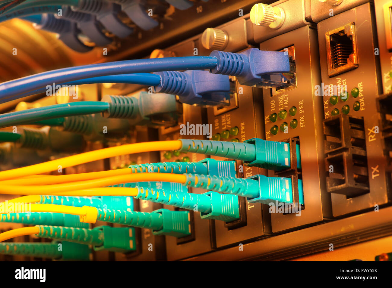 Glasfaser-Anschluss auf Kern Netzwerk swtich Stockfoto