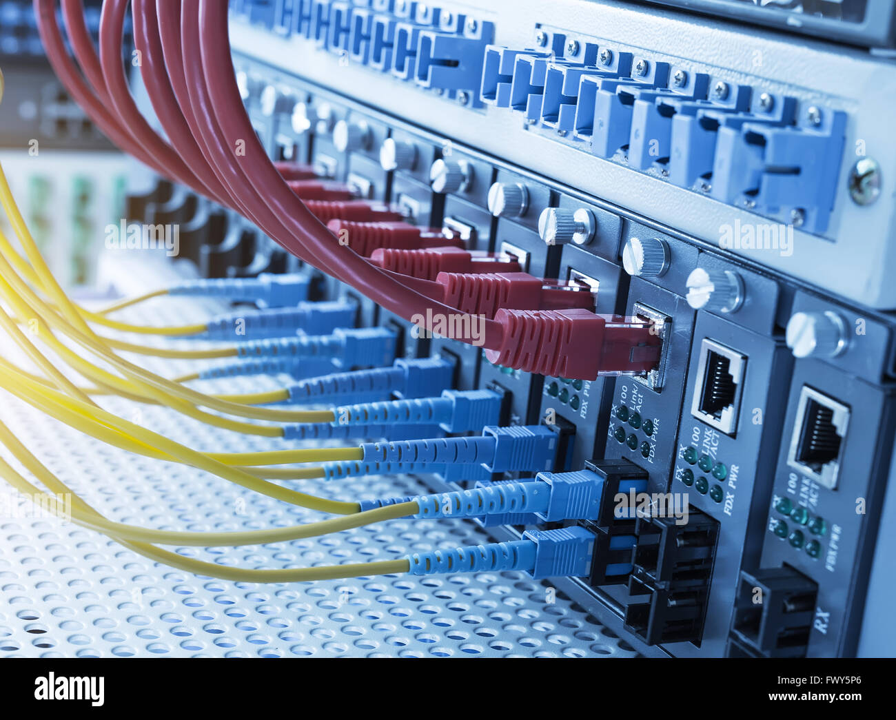 Glasfaser-Anschluss auf Kern Netzwerk swtich Stockfoto