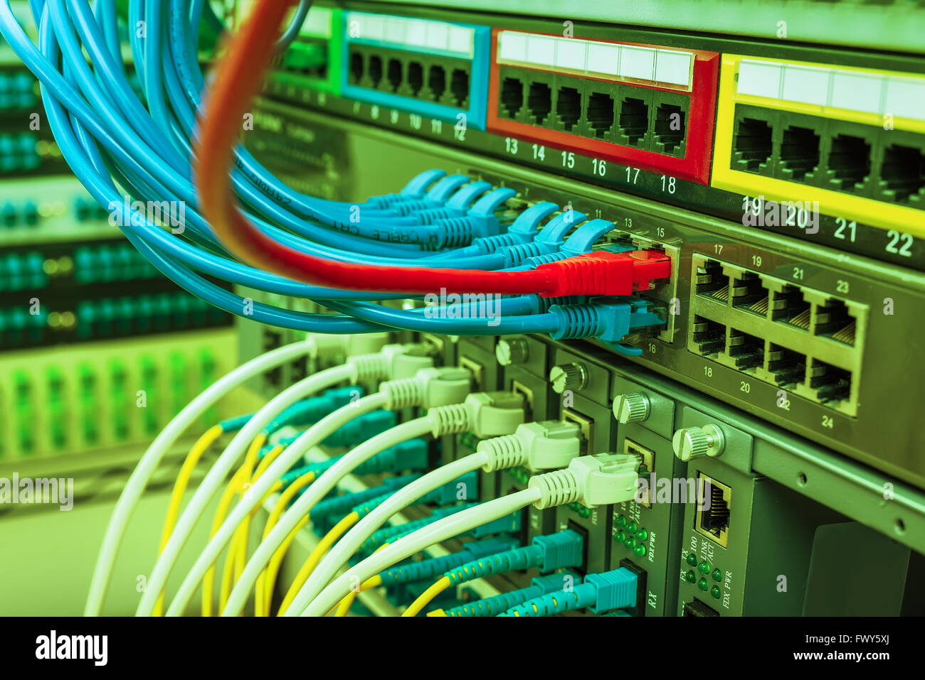 Glasfaser-Anschluss auf Kern Netzwerk swtich Stockfoto