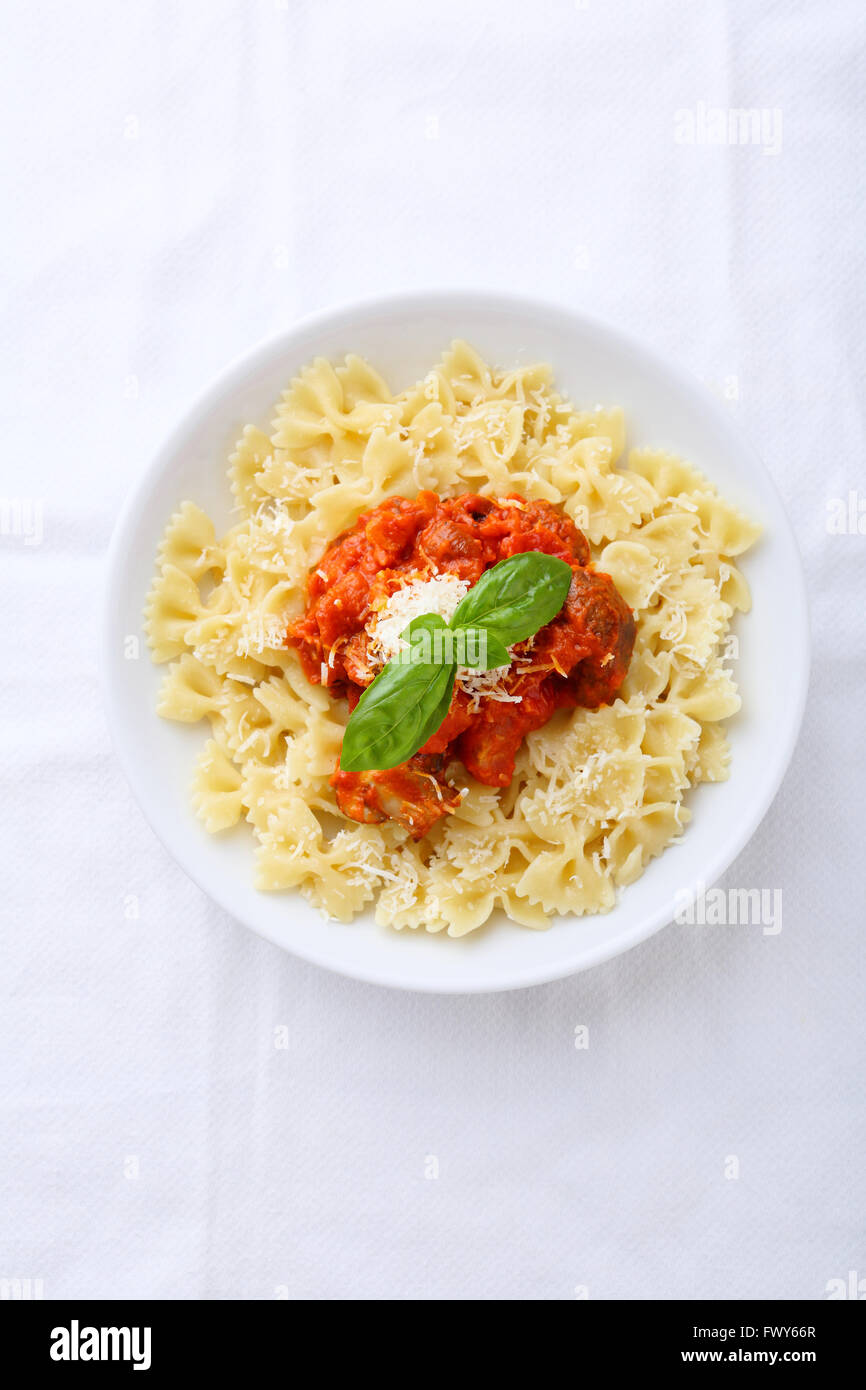 Nudeln mit Tomatensauce, Lebensmittel-Draufsicht Stockfoto