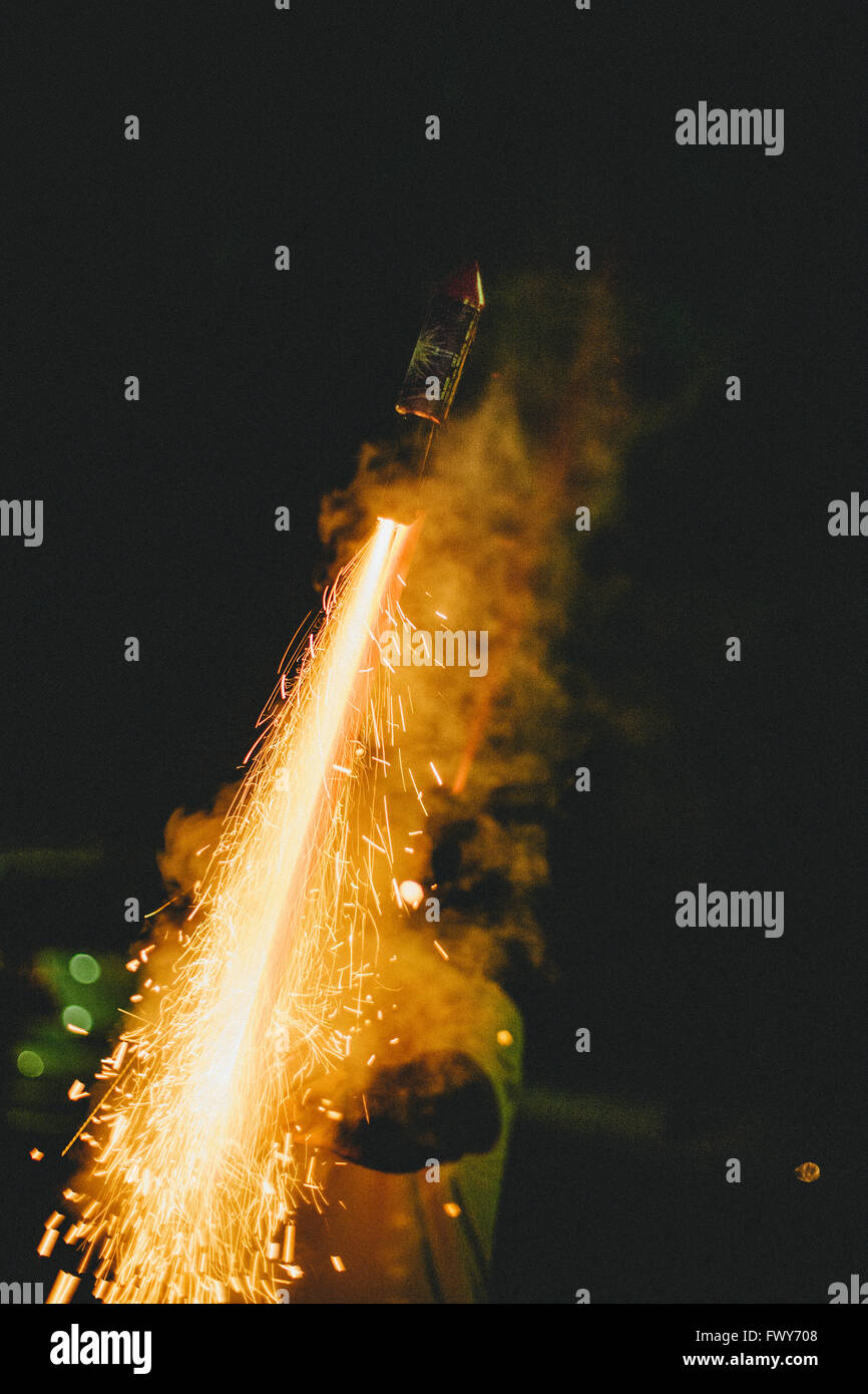 Feuerwerk Rakete abheben Stockfoto