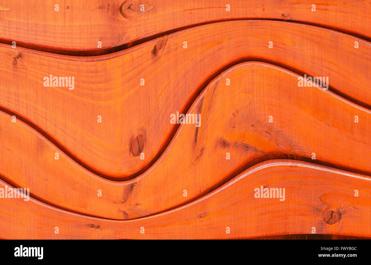 Textur von vier roten Holzplanken Wand. Stockfoto