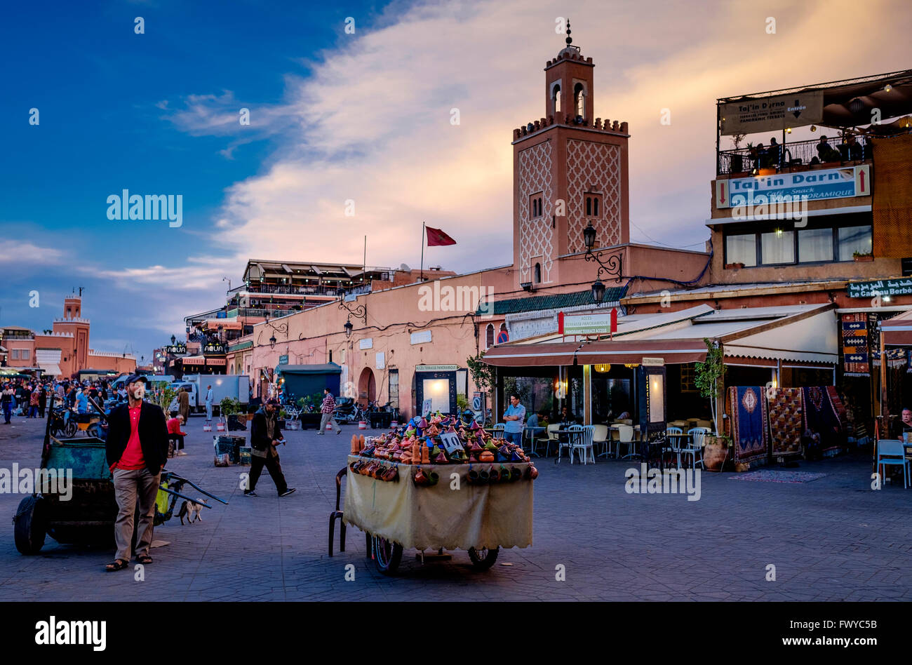 Abend in der Jemaa el Fna, Marrakesch, Marokko, Nordafrika Stockfoto