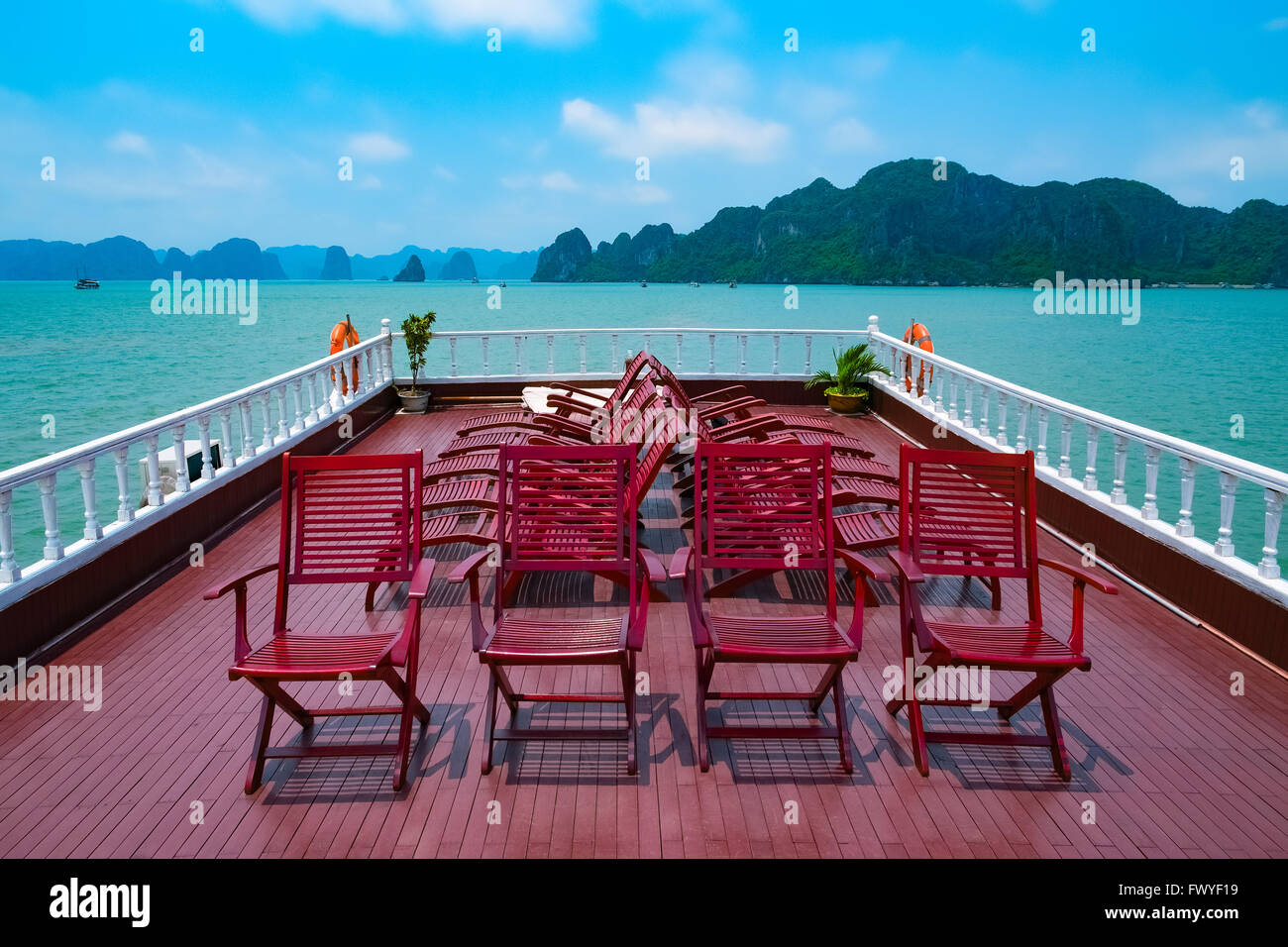 Kreuzfahrt in der Halong Bucht, Vietnam, Südostasien Stockfoto