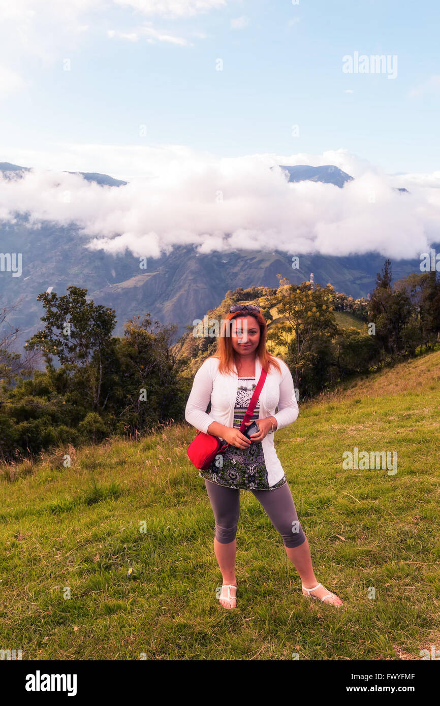 Blonde Frau auf Urlaub, Baumhaus, Ecuador Stockfoto