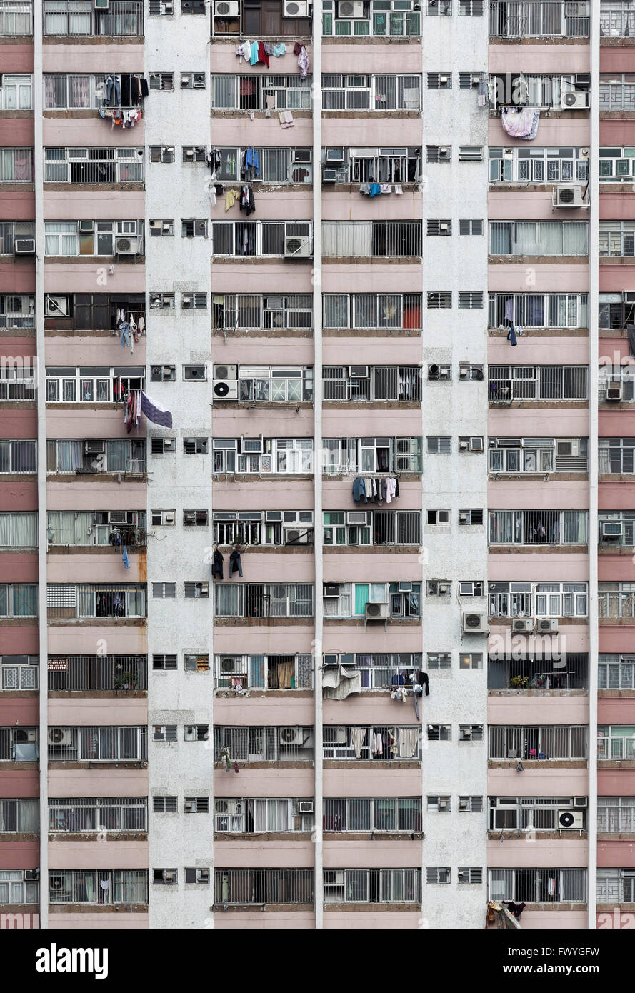 Himmel Schaber Front mit externen Klimaanlagen, Ping Shek Estate, Wohnsiedlung von 1970, Kwun Tong Bezirk Kowloon Stockfoto