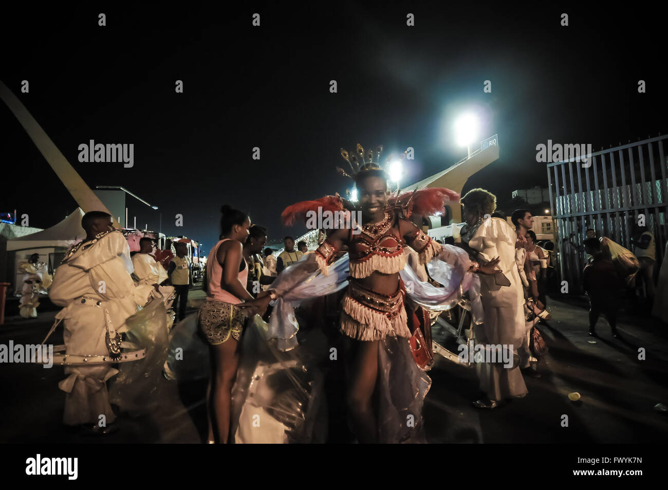 Darsteller in Freude nur nach der Parade in Rio Karneval 2016. Adrenalin und überwältigt Freude zeigte dafter paradieren Stockfoto