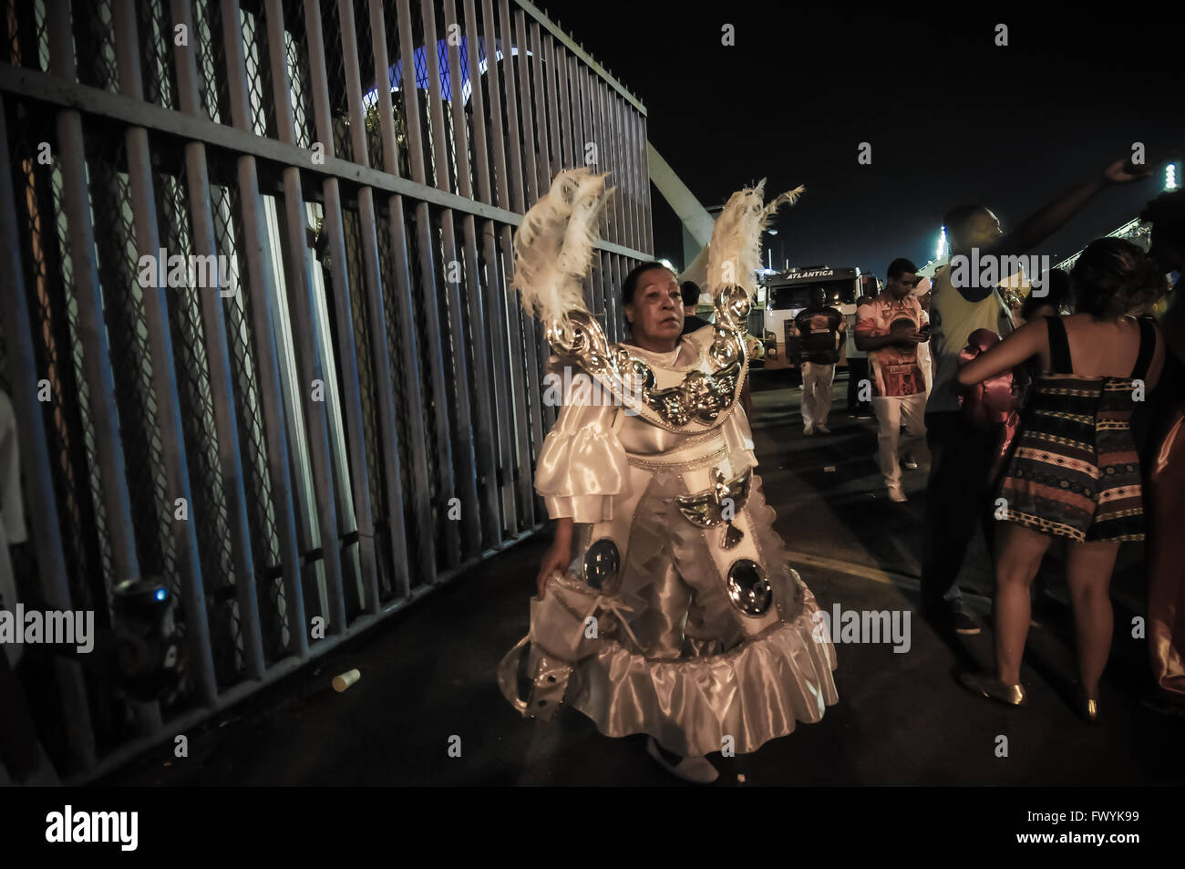 Darsteller in Freude nur nach der Parade in Rio Karneval 2016. Adrenalin und überwältigt Freude zeigte dafter paradieren Stockfoto