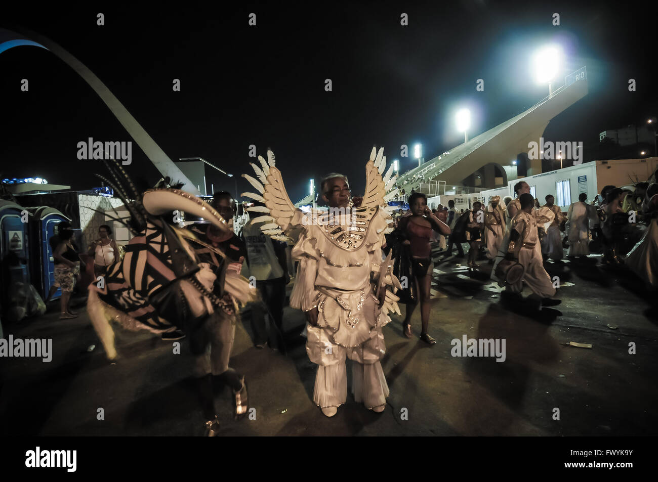 Darsteller in Freude nur nach der Parade in Rio Karneval 2016. Adrenalin und überwältigt Freude zeigte dafter paradieren Stockfoto