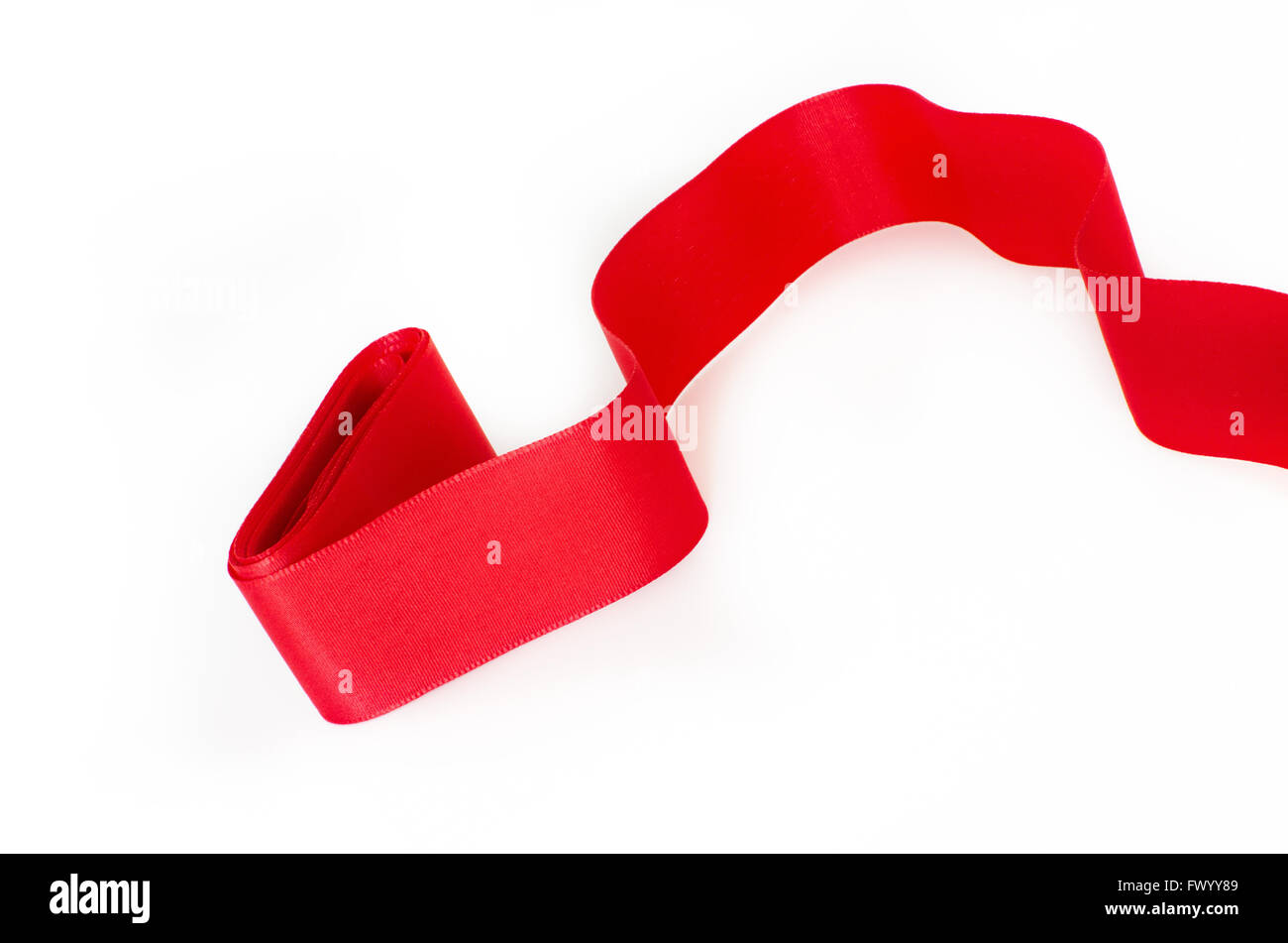 Red Ribbon Reel isoliert auf weißem Hintergrund. Stockfoto