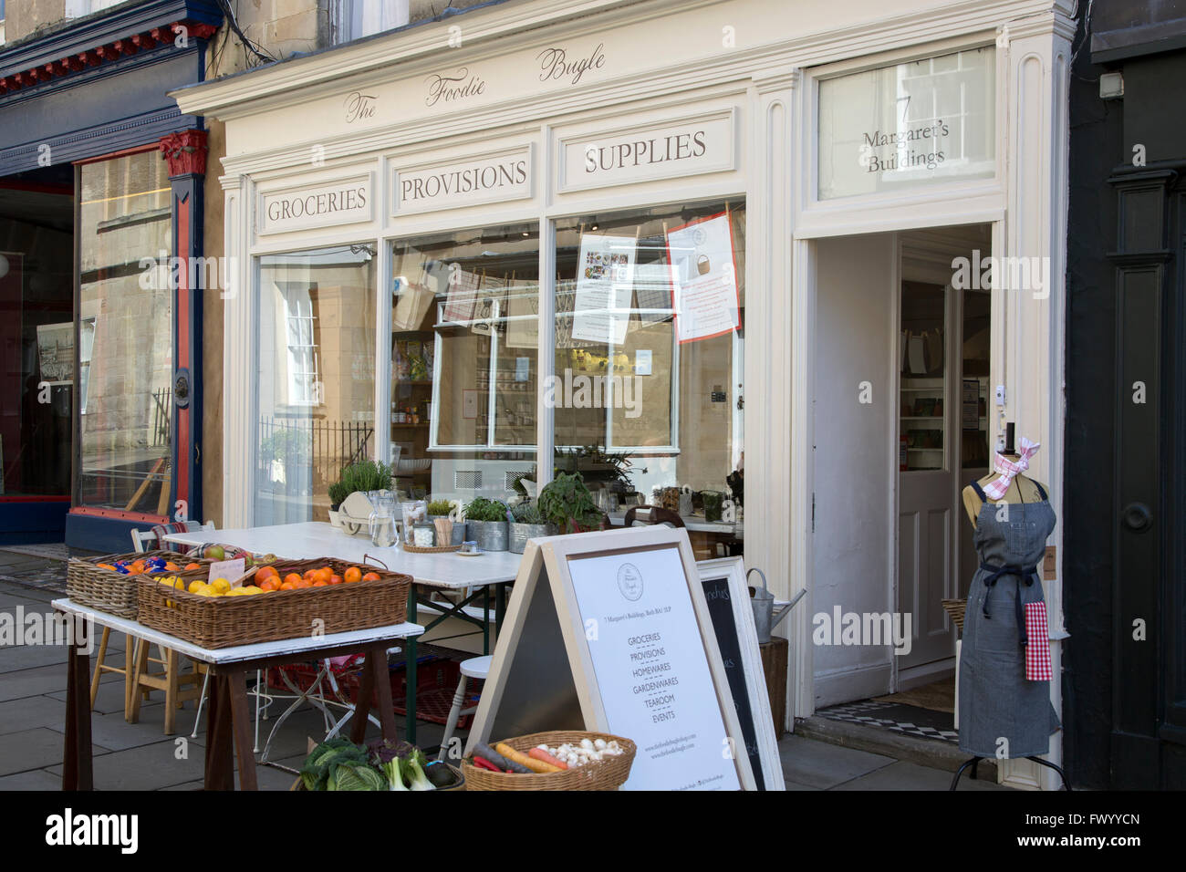 Die Feinschmecker Bugle Cafe und Lebensmittelhändler, Bath, England, UK Stockfoto