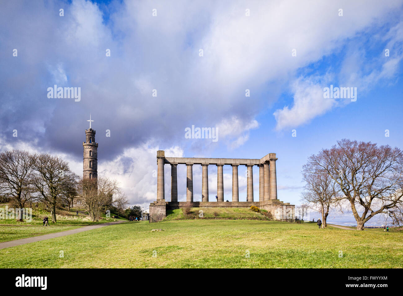 Die Nelson Monument und National Monument auf dem Calton Hill, Edinburgh, Schottland. Stockfoto