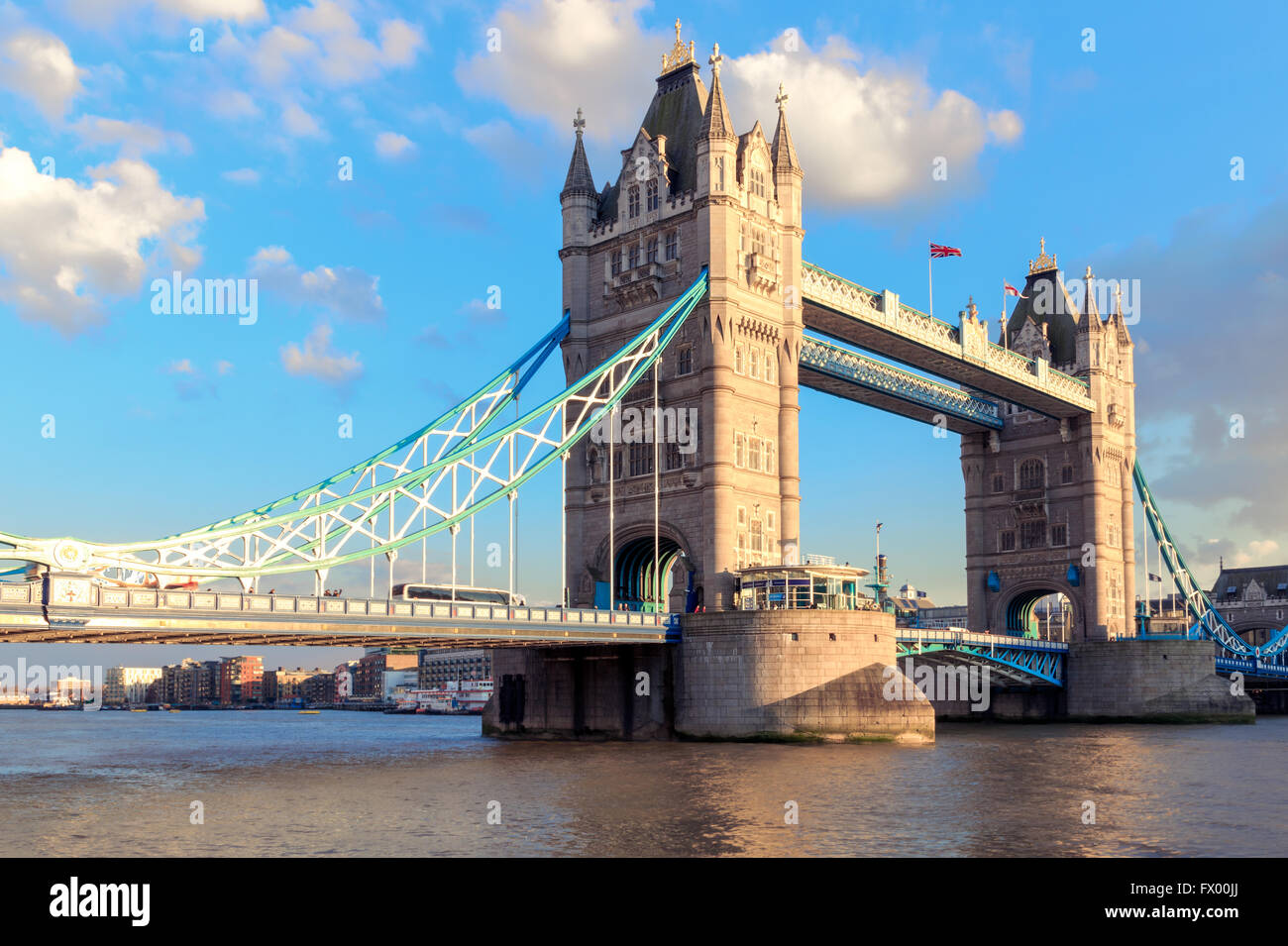 Sonnenuntergang an der Tower Bridge in London, Vereinigtes Königreich Stockfoto