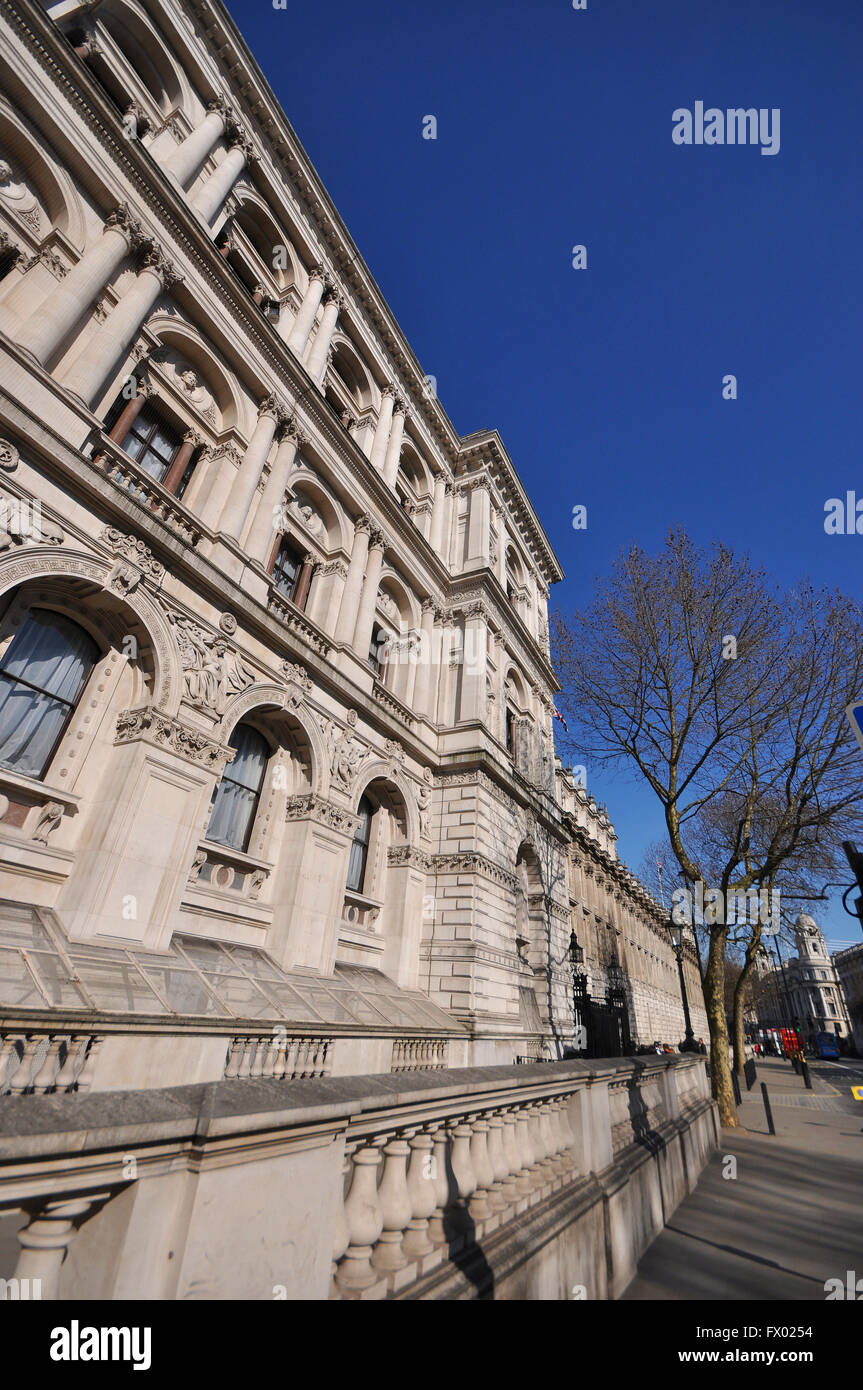 Das Foreign, Commonwealth and Development Office befindet sich in einem Gebäude, das ursprünglich Räumlichkeiten für vier separate Regierungsdepts, London, Großbritannien, bot Stockfoto