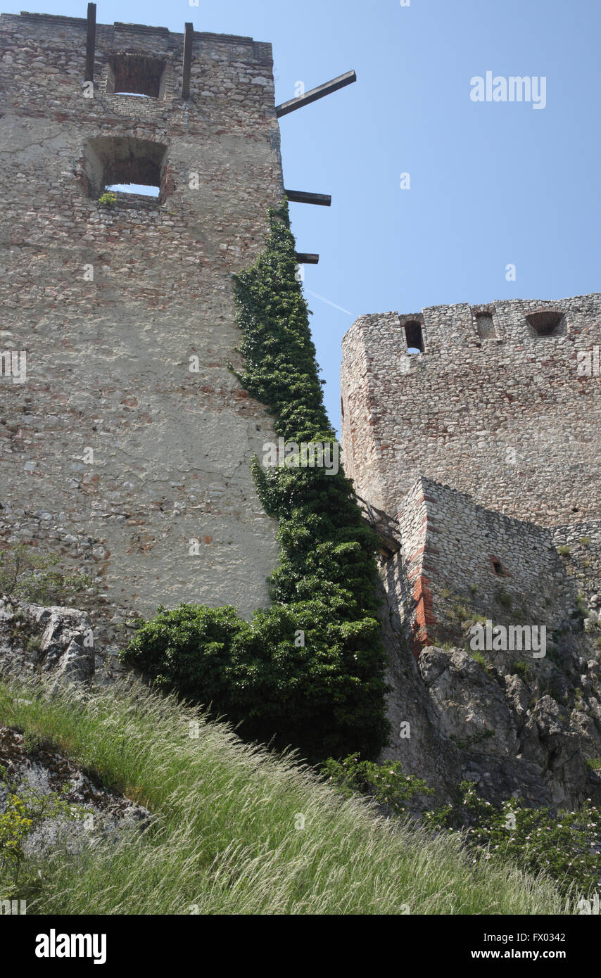 Türme der Burg Csesznek in Ungarn Stockfoto