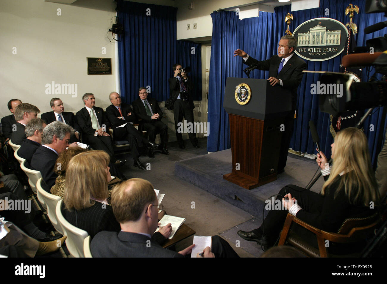 Washington, DC - 26. Januar 2006--US-Präsident George W. Bush hält eine Pressekonferenz in der Brady Press Briefing-Room des weißen Hauses, 26. Januar 2006. Bildnachweis: Martin H. Simon - Pool über CNP - kein Draht-Dienst- Stockfoto