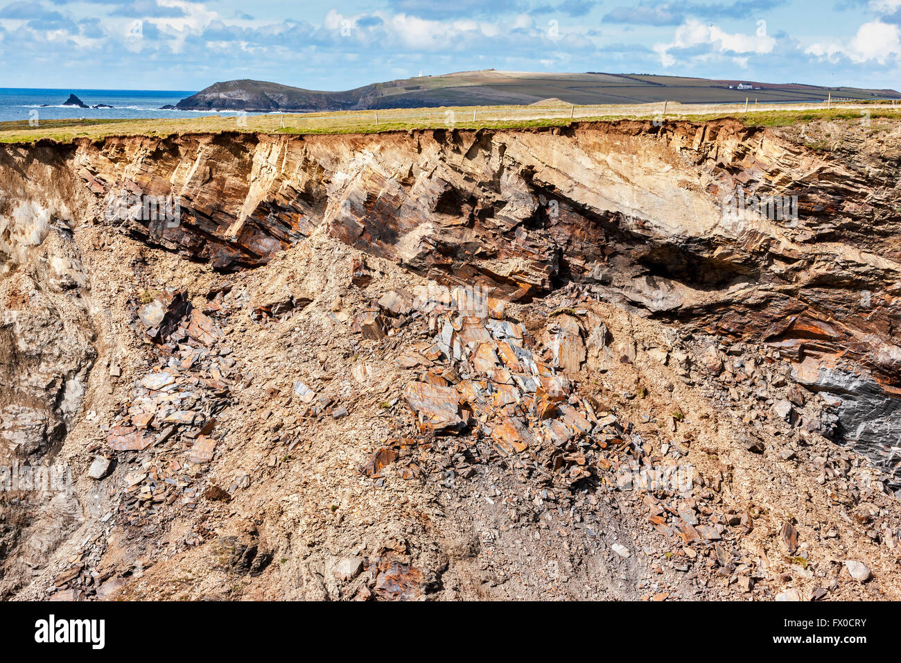 Erdrutsch bei Fox Cove, Treyarnon, Constantine. Die Klippen langsam einstürzenden der keltischen See im Laufe der Jahre auf die Nordküste von Cornwall. Bildnachweis: Barry Bateman / Alamy Live News Stockfoto