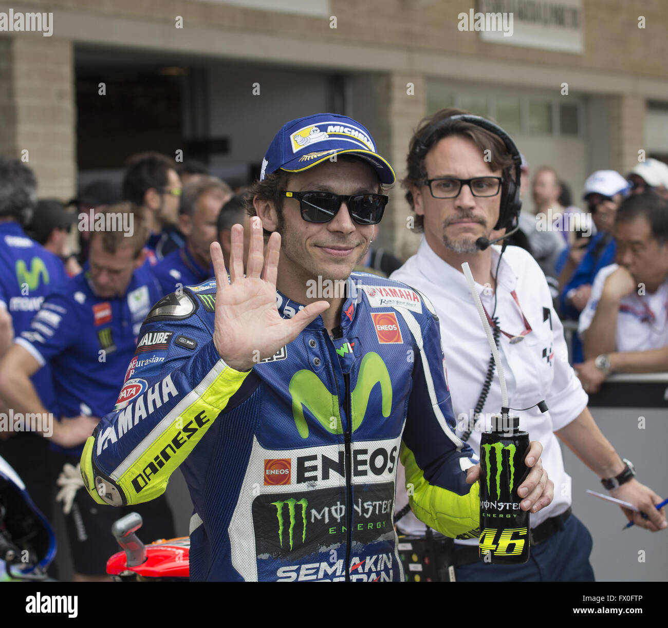 Austin, Texas, USA. 9. April 2016. YAMAHA Team MOVISTAR, VALENTINO ROSSI (46) Abschluss 3nd im qualifying Runde in Amerikas 2016 MotoGP. Zufrieden mit seiner Platzierung und Gruß an die Fans. © Hoss Mcbain/ZUMA Draht/Alamy Live-Nachrichten Stockfoto