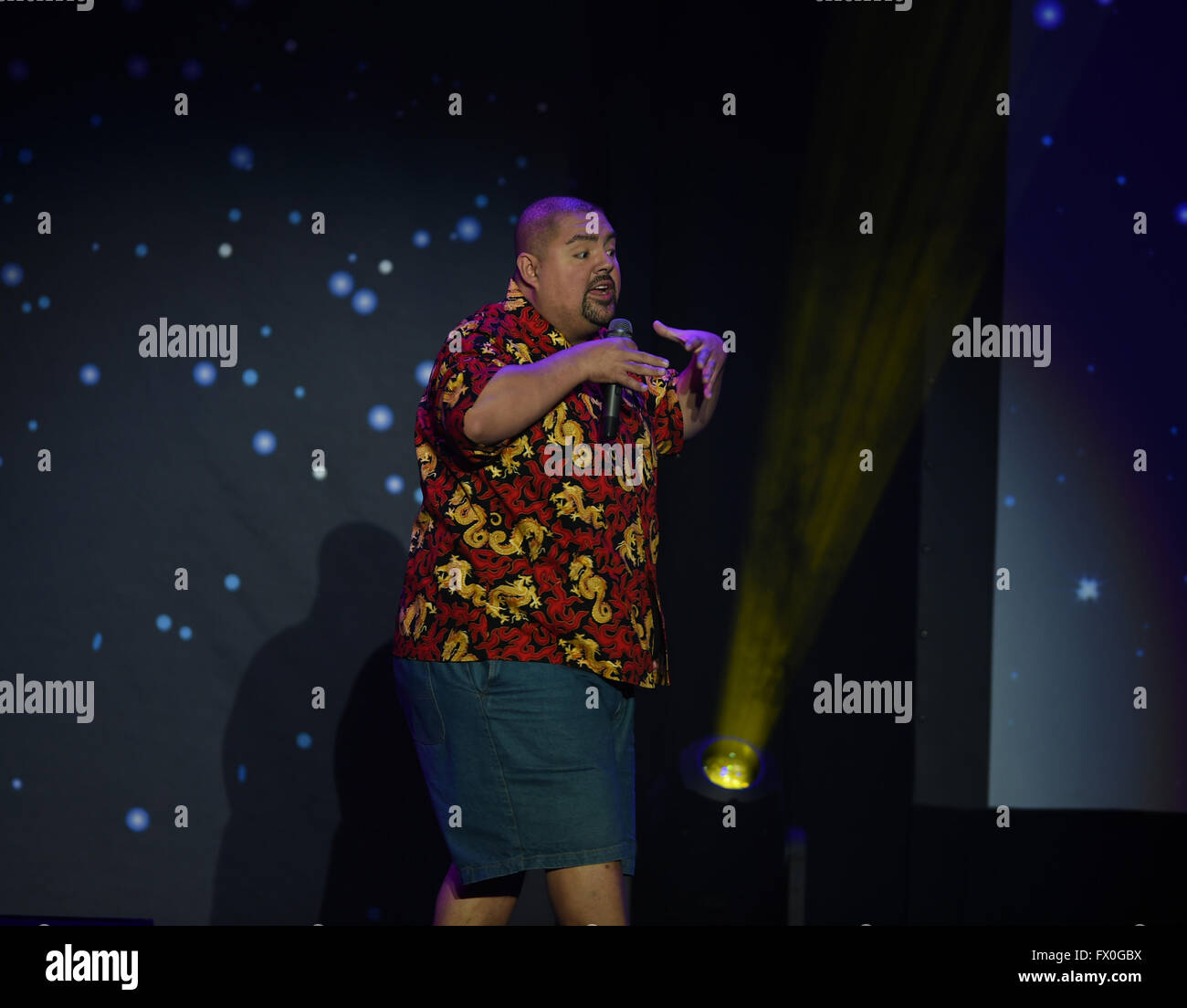 Norfolk, VIRGINIA, USA. 9. April 2016. GABRIEL IGLESIAS bringt seine #FLUFFY bricht sogar WORLD TOUR das konstante CENTER an der OLD DOMINION UNIVERSITY in NORFOLK, VIRGINIA am 9. April 2016. © Jeff Moore/ZUMA Draht/Alamy Live-Nachrichten Stockfoto