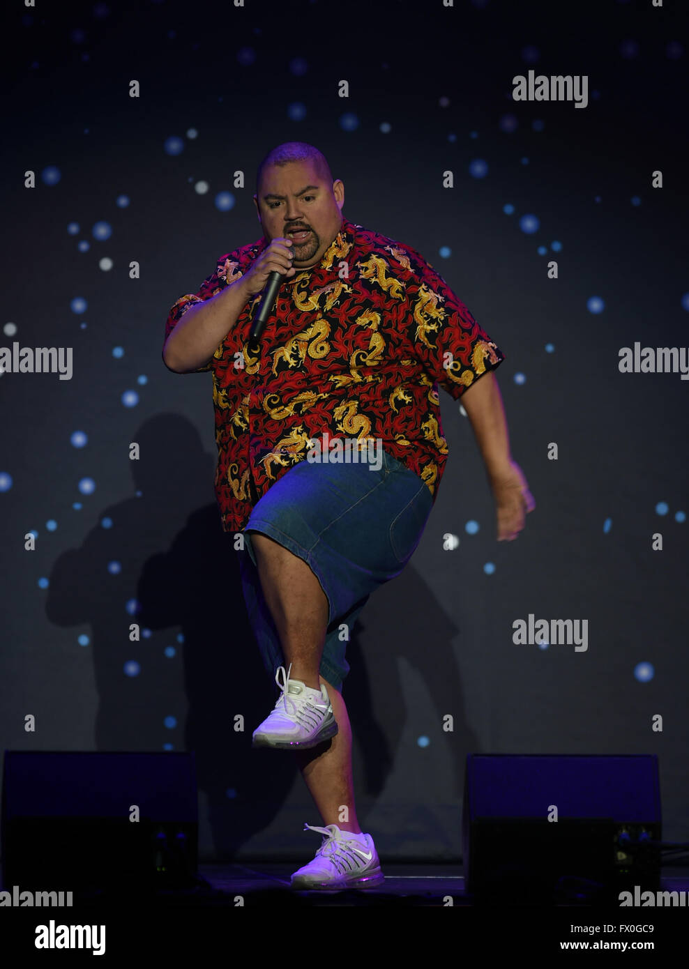 Norfolk, VIRGINIA, USA. 9. April 2016. GABRIEL IGLESIAS bringt seine #FLUFFY bricht sogar WORLD TOUR das konstante CENTER an der OLD DOMINION UNIVERSITY in NORFOLK, VIRGINIA am 9. April 2016. © Jeff Moore/ZUMA Draht/Alamy Live-Nachrichten Stockfoto