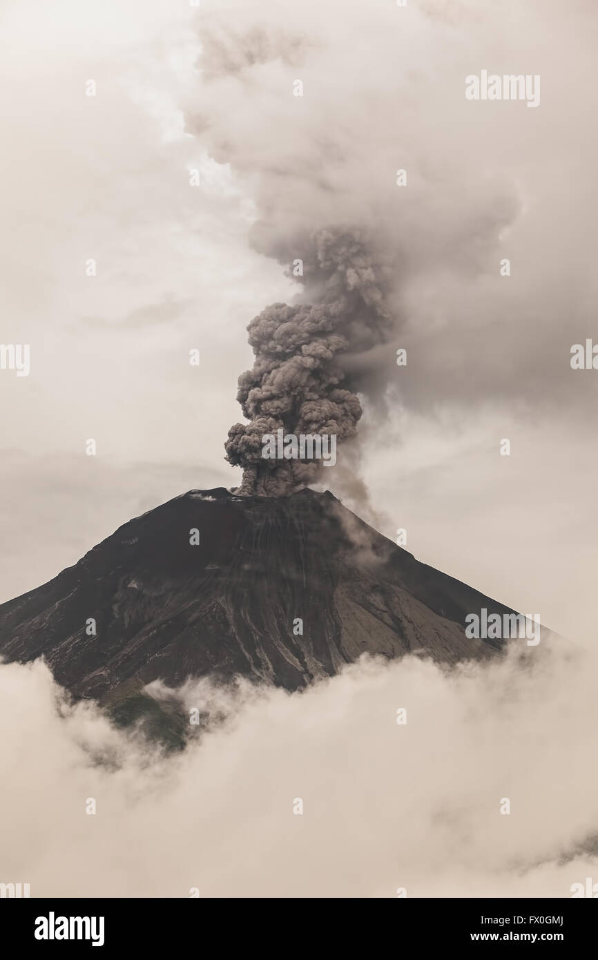 Vulkan Tungurahua feurigen Eruption, Februar 2016, Südamerika Stockfoto