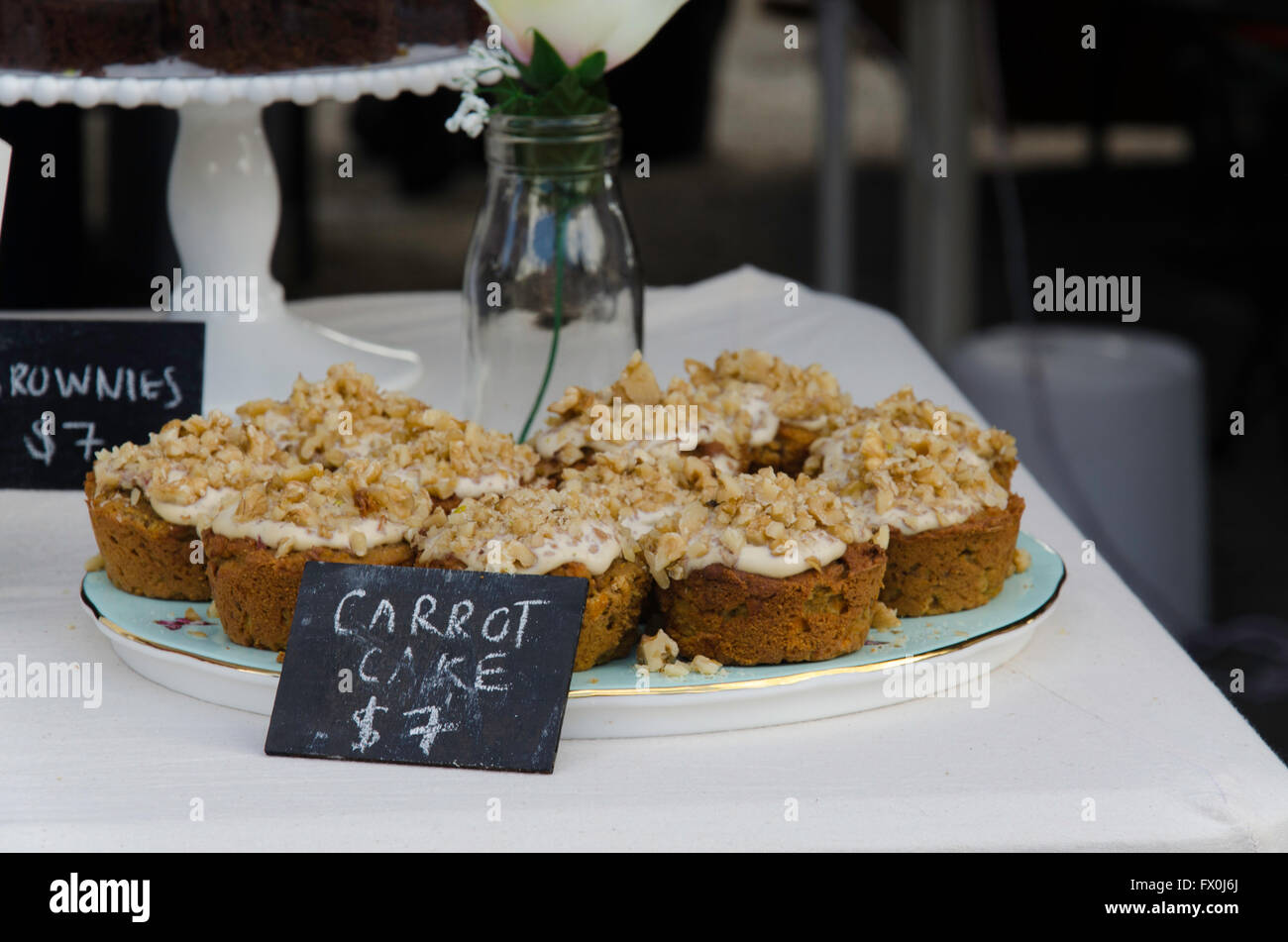 Karotte-Kuchen an einem Marktstand in Sydney Stockfoto