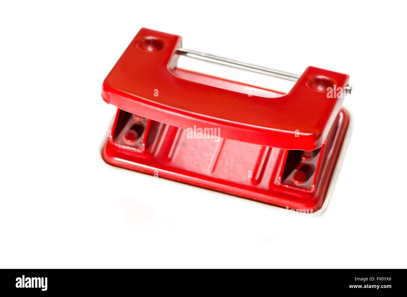 Roten Stanzmaschine hergestellt aus Metall isoliert auf weißem Hintergrund. Stockfoto