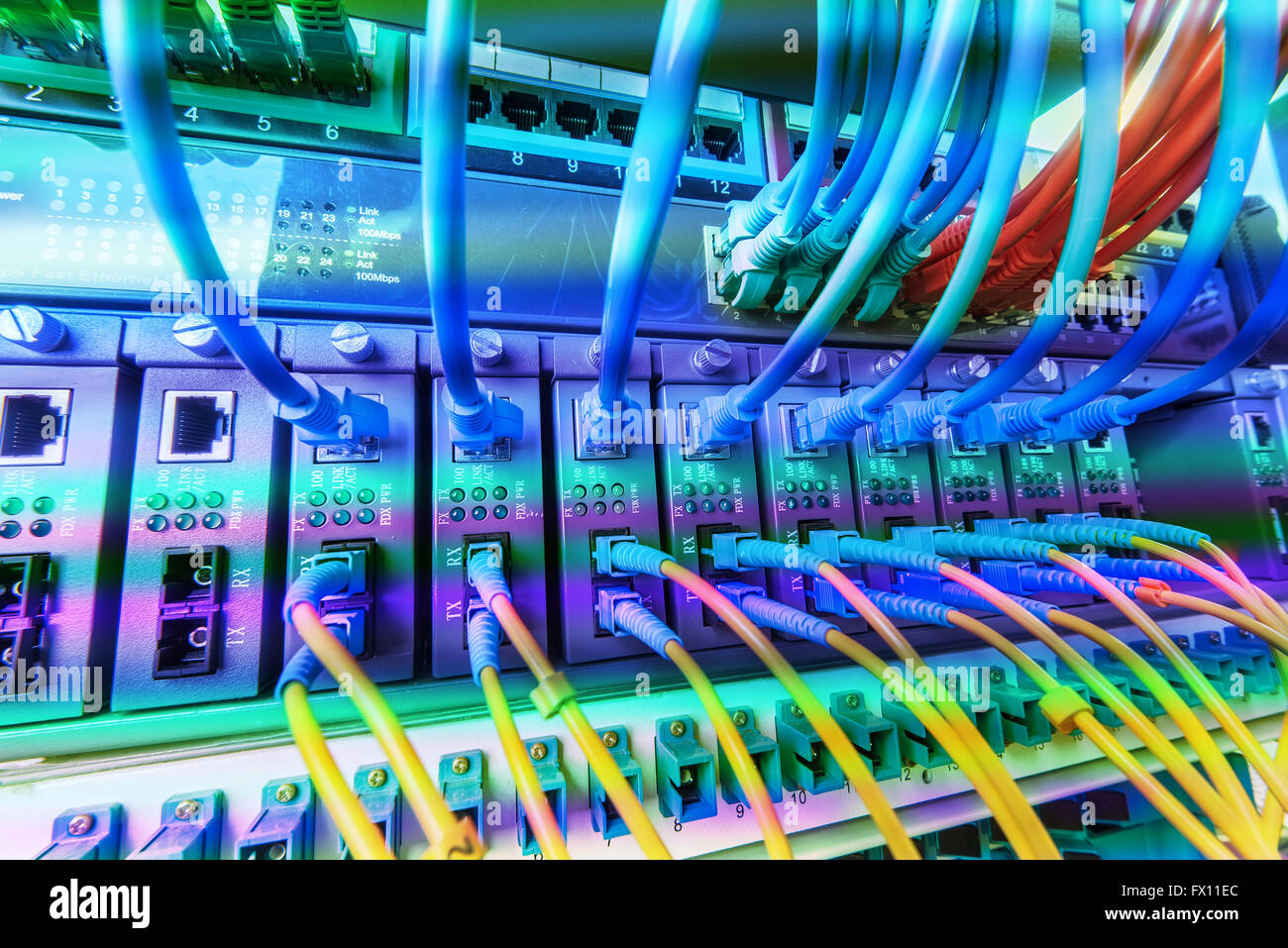 Glasfaser-Anschluss auf Kern Netzwerk swtich Stockfoto