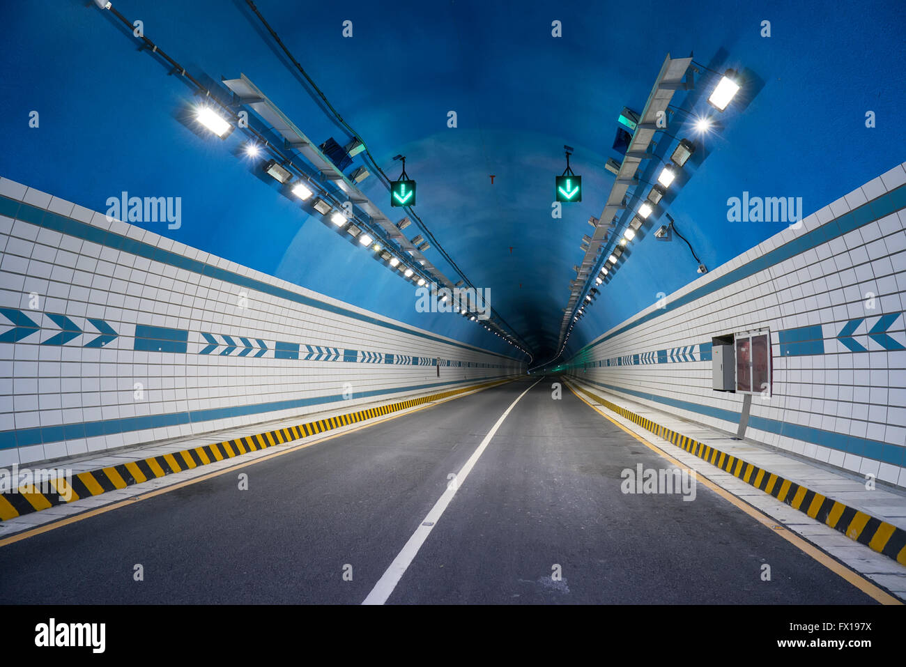 moderne Straßentunnel Stockfoto