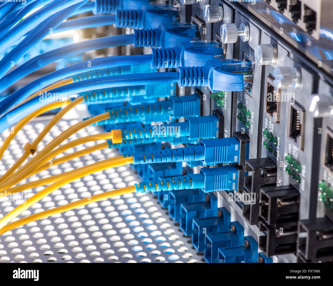 Glasfaser-Anschluss auf Kern Netzwerk swtich Stockfoto