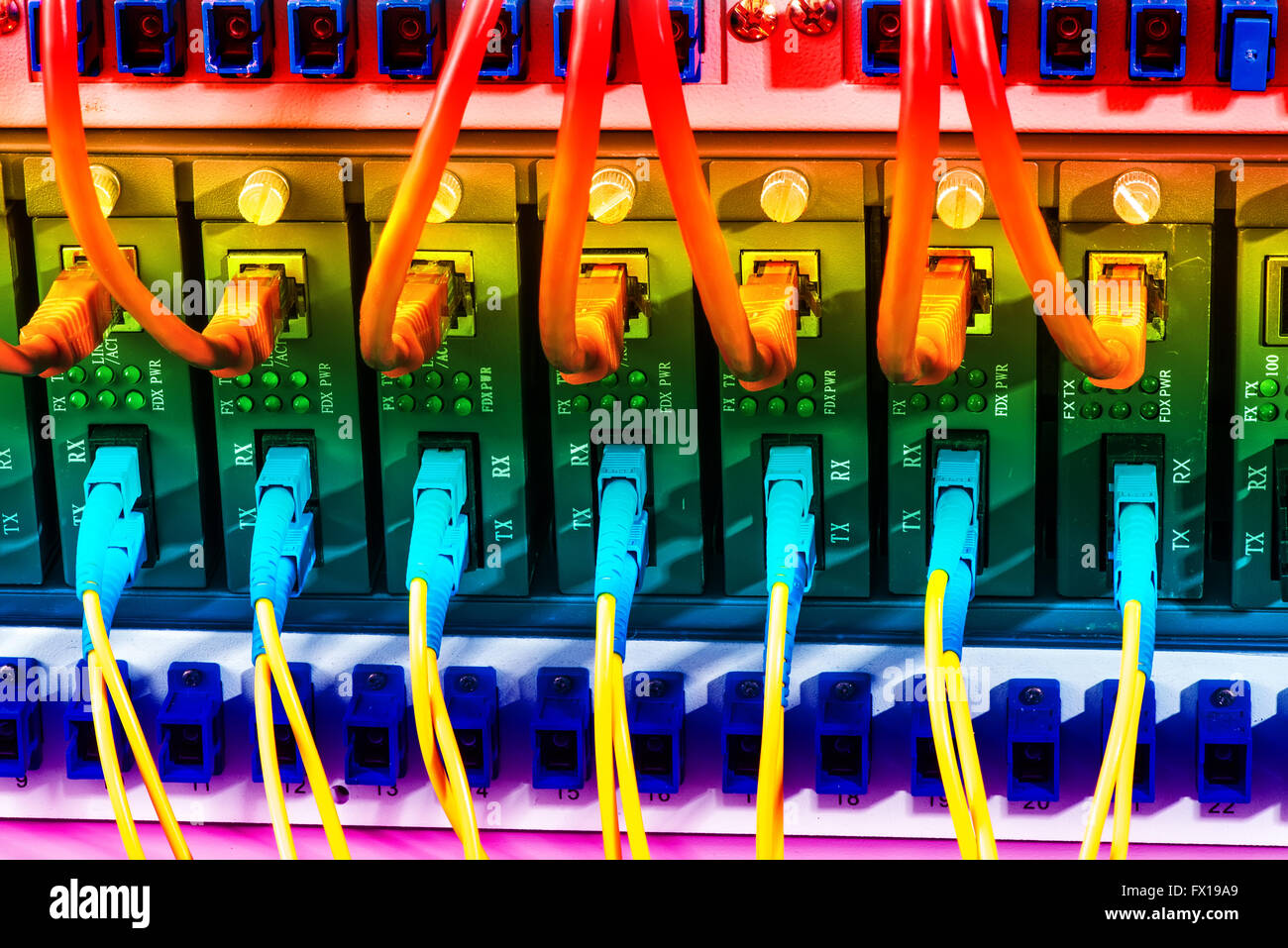 Glasfaser-Anschluss auf Kern Netzwerk swtich Stockfoto