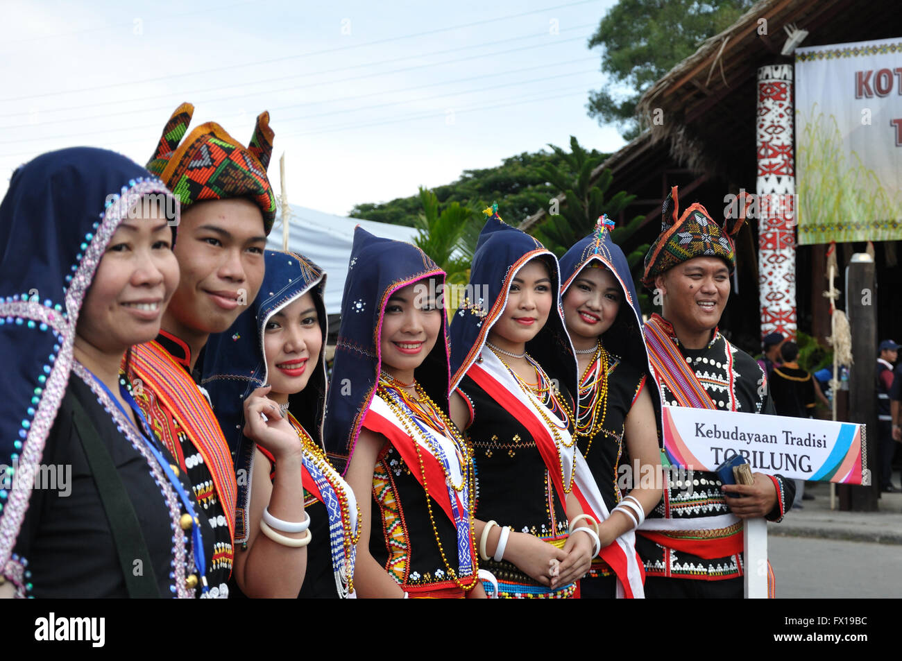 Kadazan-Dusun Stamm in Tracht während Sabah Ernte fest Feier in Kota Kinabalu, Sabah, Borneo, Malaysia. Stockfoto