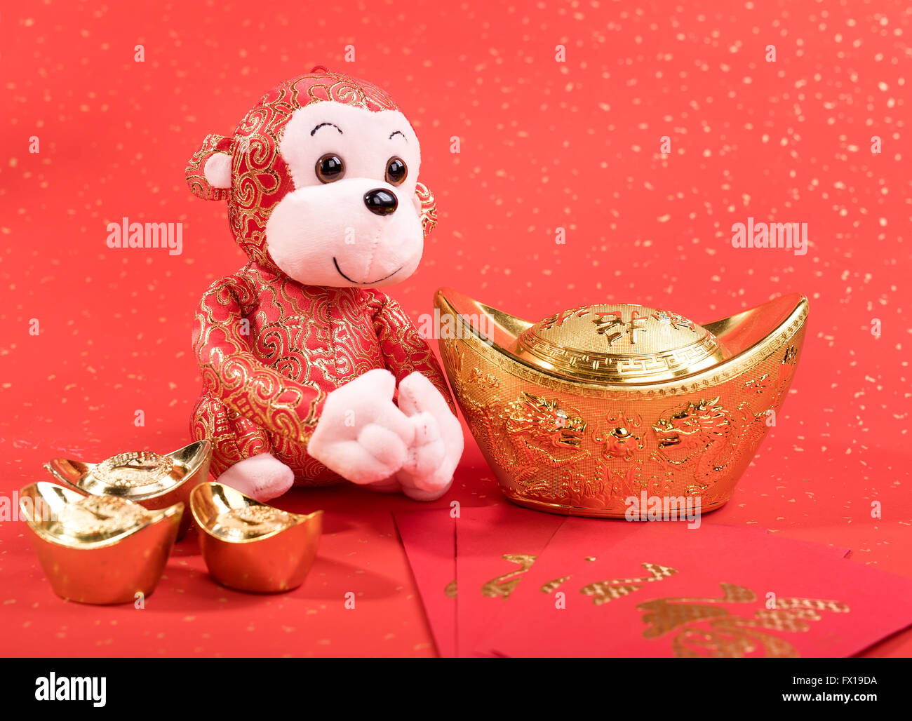 Chinesisches Neujahrsfest Ornamente Spielzeug Affen auf festlichen Hintergrund Stockfoto