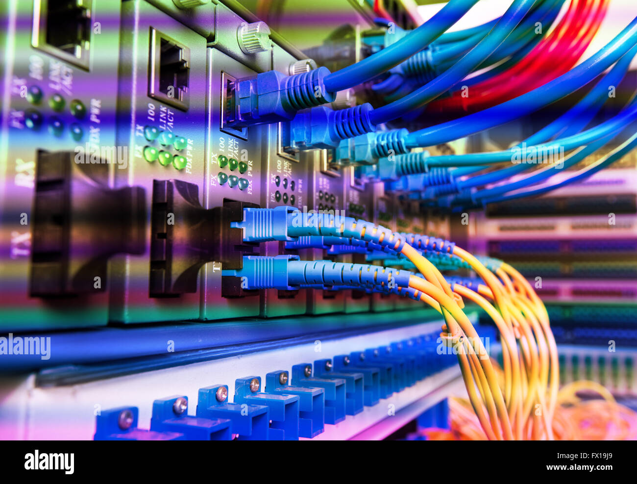 Glasfaser-Anschluss auf Kern Netzwerk swtich Stockfoto