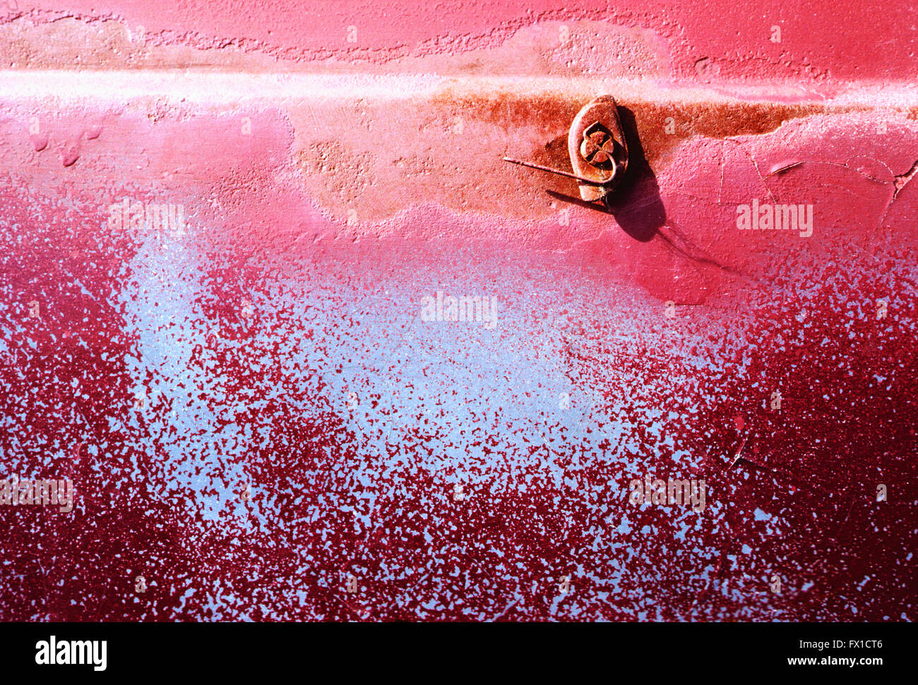Bunte abstrakte Nahaufnahme von Rost Farbe auf Automobil Stockfoto