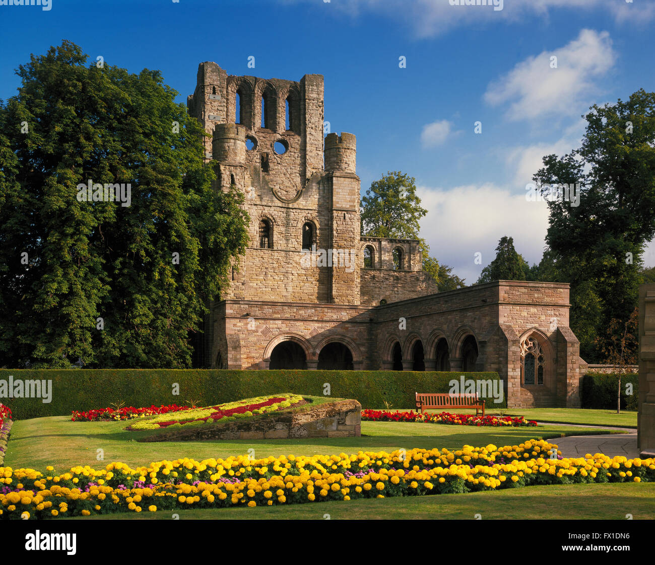 Kelso Abbey und Gärten, Border Region, Schottland, Vereinigtes Königreich Stockfoto