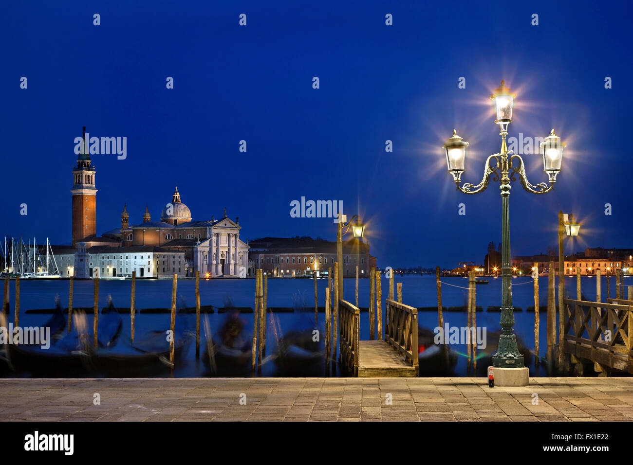 Die Insel und die Kirche San Giorgio Maggiore, wie vom Platz von San Marco, Venedig, Italien gesehen. Stockfoto