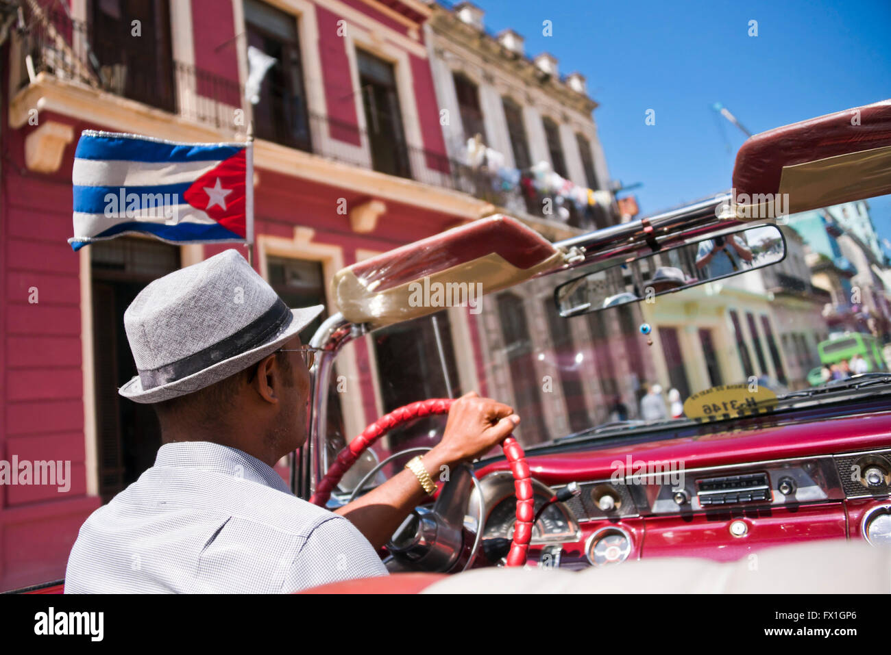 Horizontale Ansicht von Alt-Havanna von innerhalb eines amerikanischen Oldtimers, Kuba Stockfoto