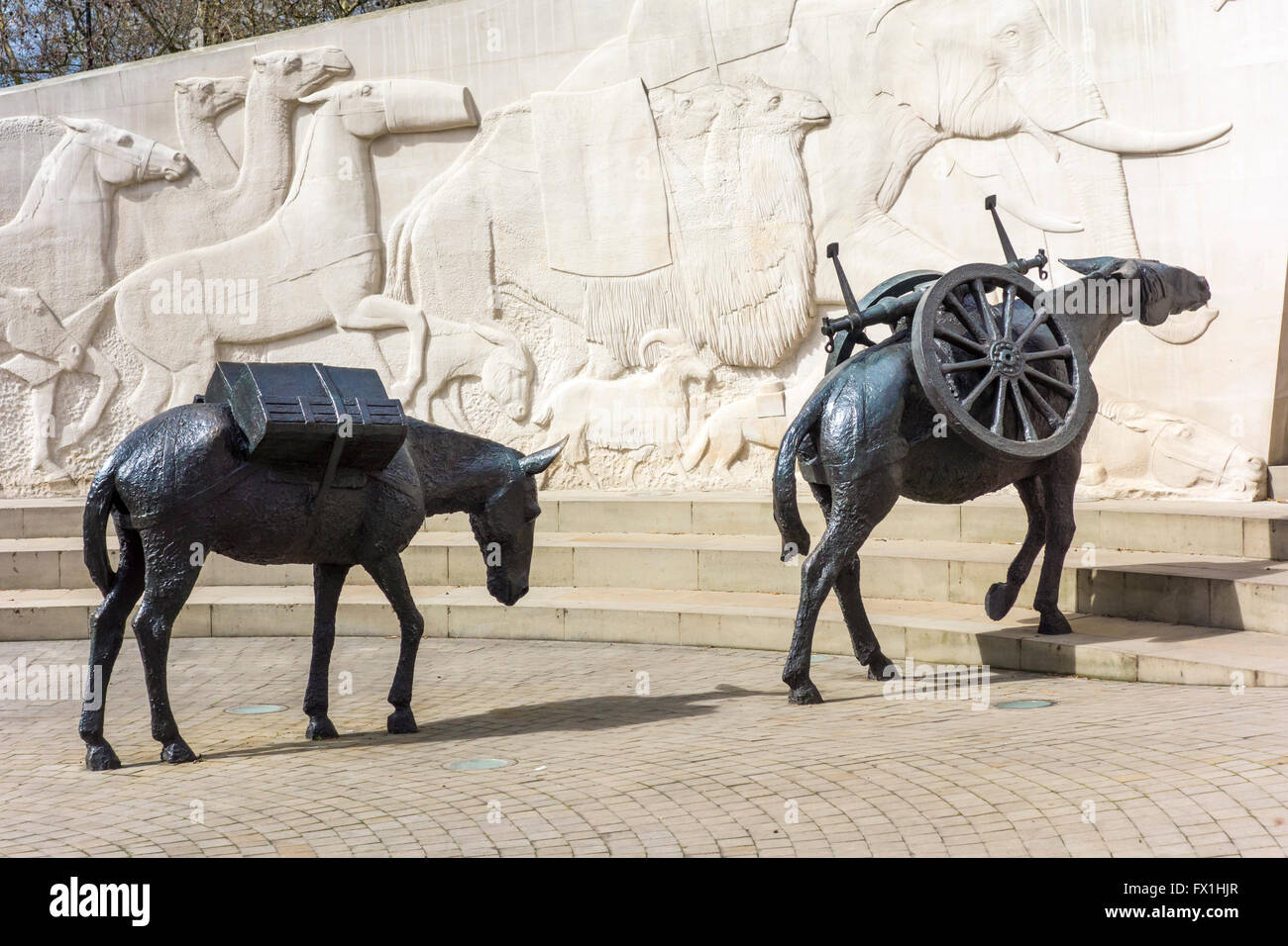 Tiere im Krieg-Denkmal, Hyde Park, London, UK. Bildhauer David Backhouse Stockfoto