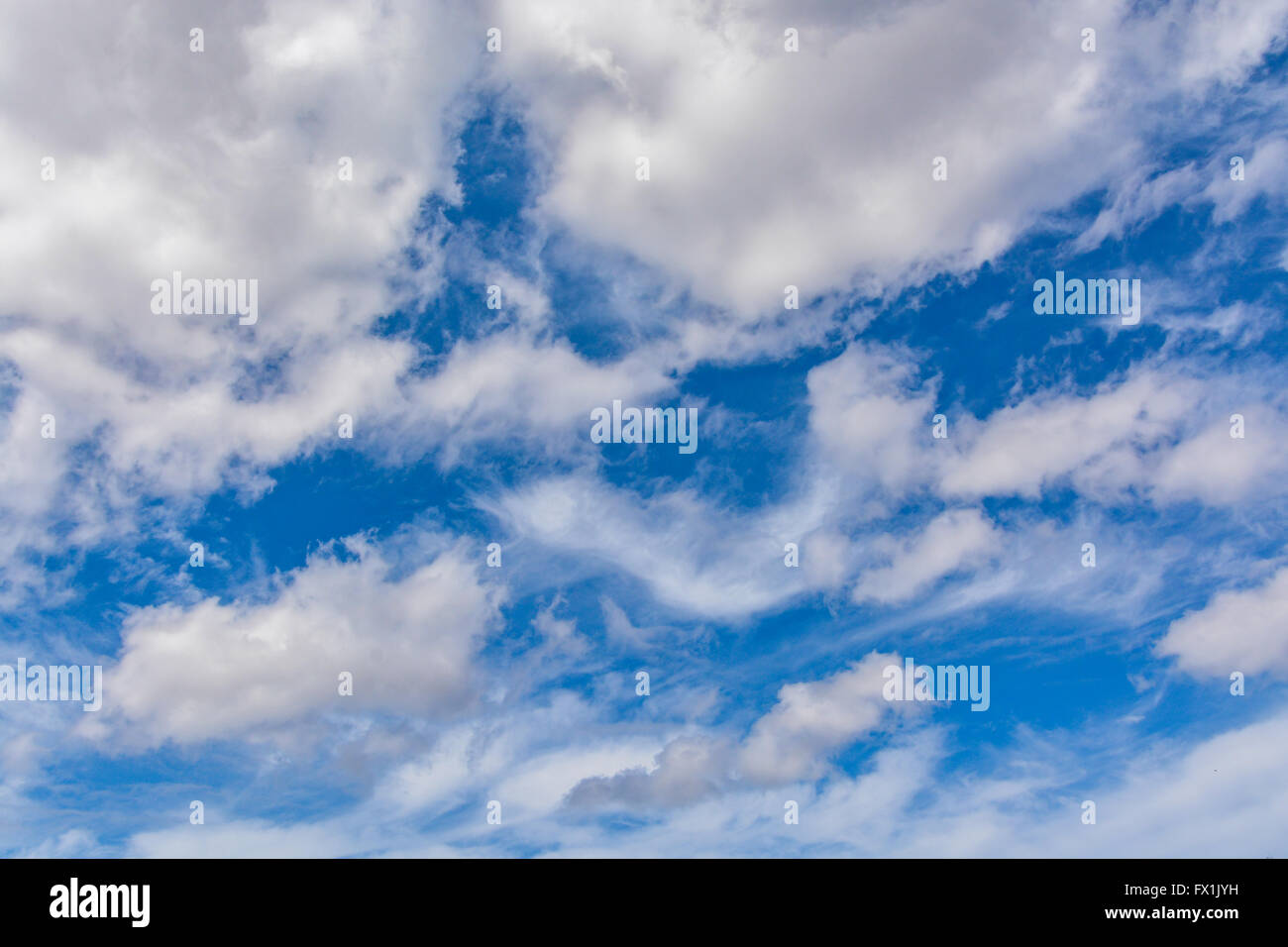 Erstaunliche Wolken am Himmel Stockfoto